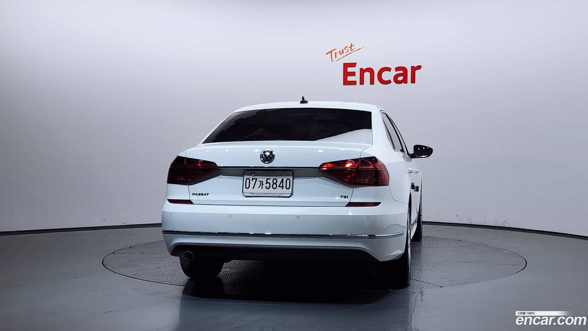 Passat Volkswagen 2018.9-OUTER-004