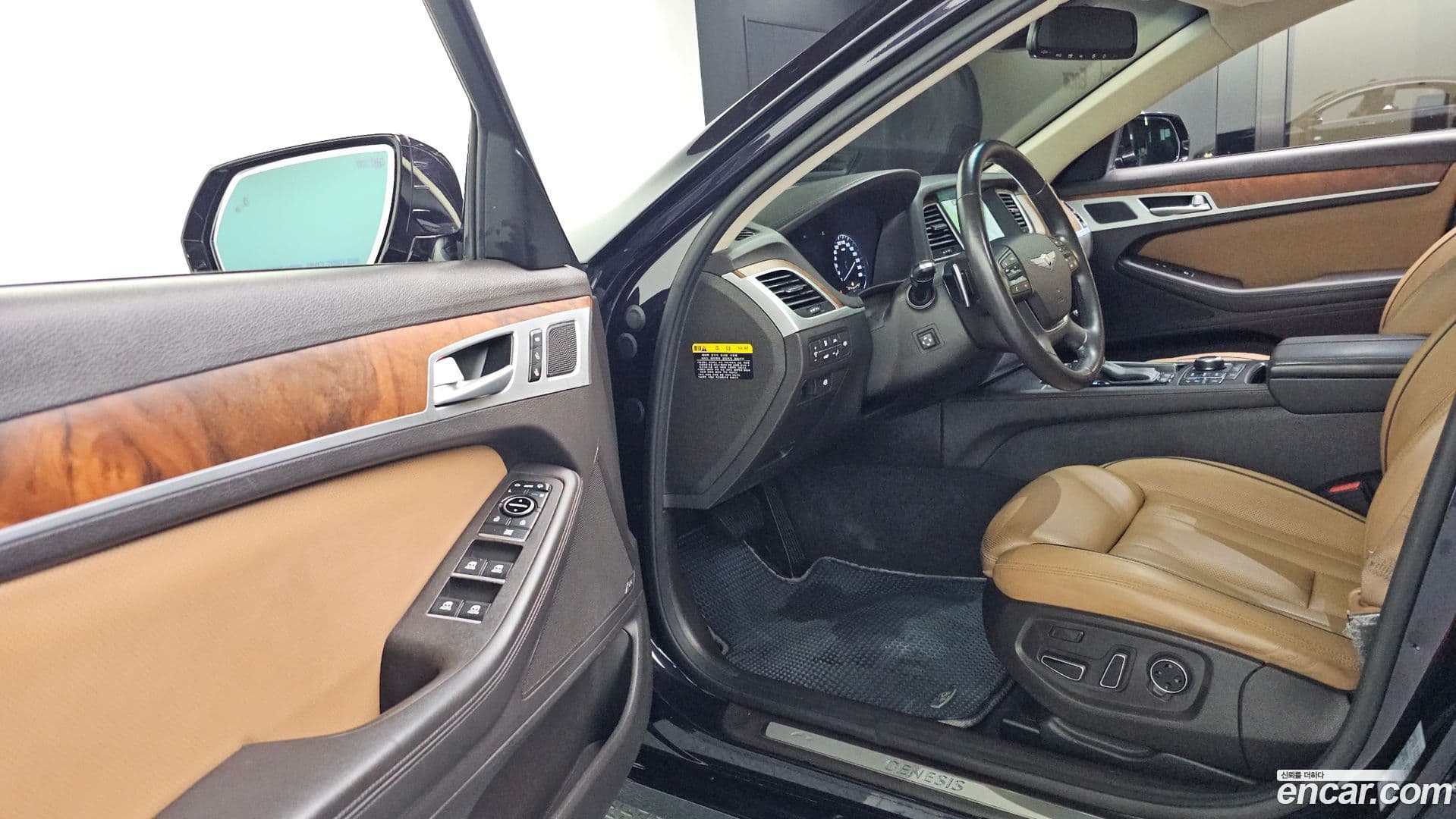 Main__Slider__Photo:Genesis Hyundai 2014.2-9