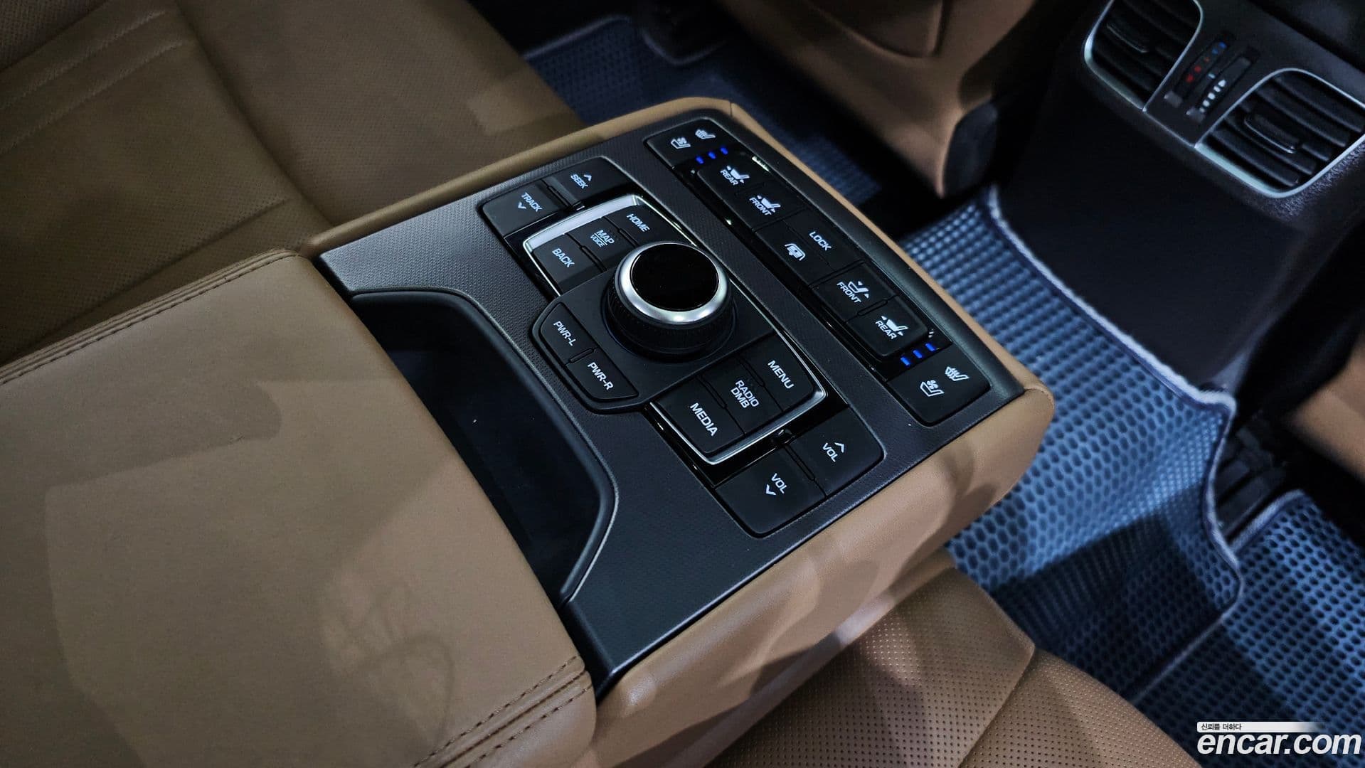 Main__Slider__Photo:Genesis Hyundai 2014.2-17