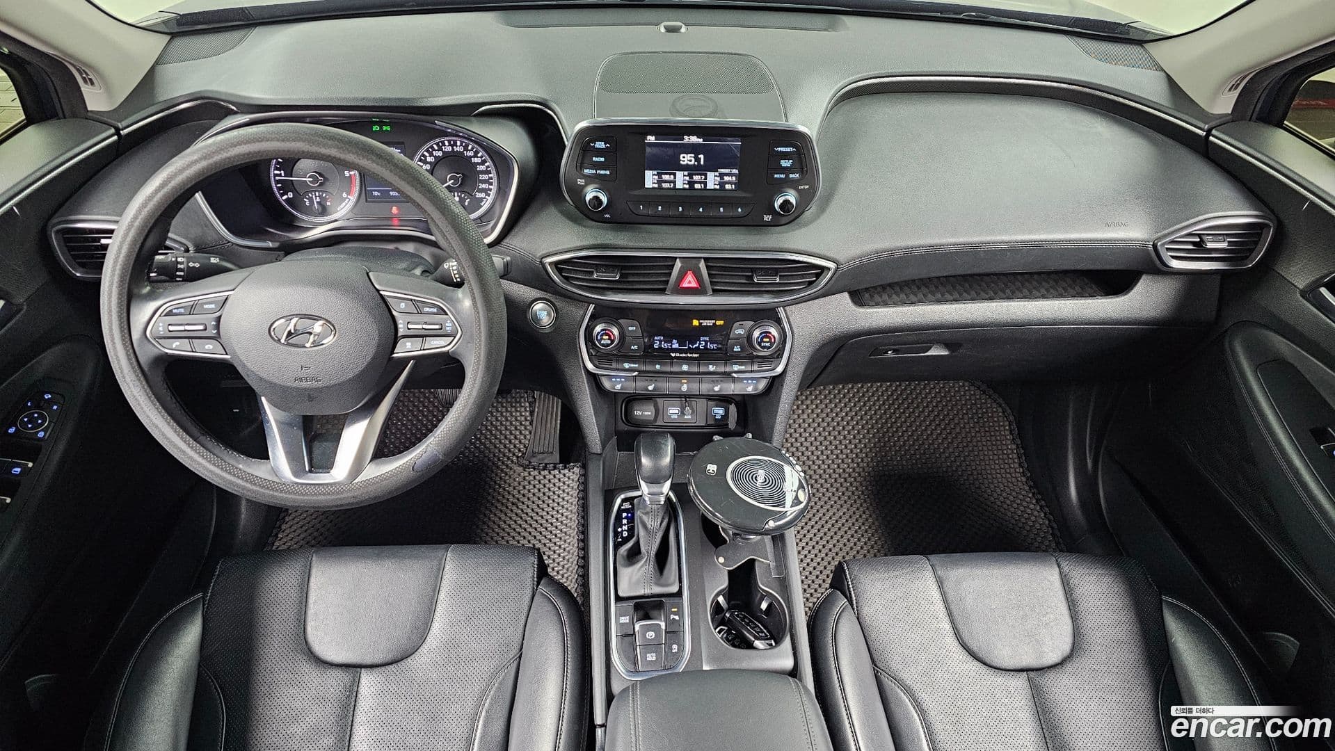 Main__Slider__Photo:Santafe Hyundai 2019.10-6