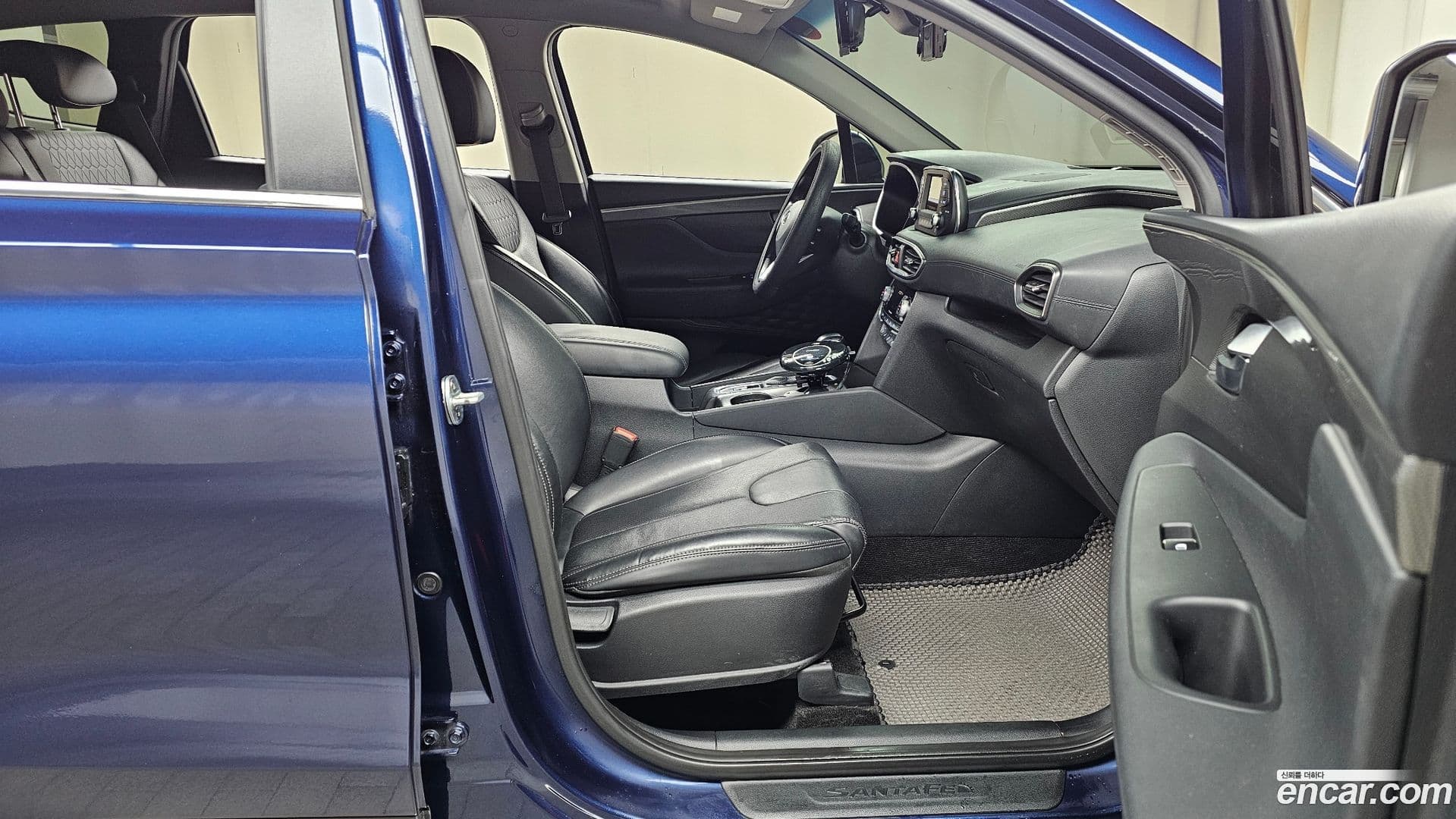 Main__Slider__Photo:Santafe Hyundai 2019.10-10