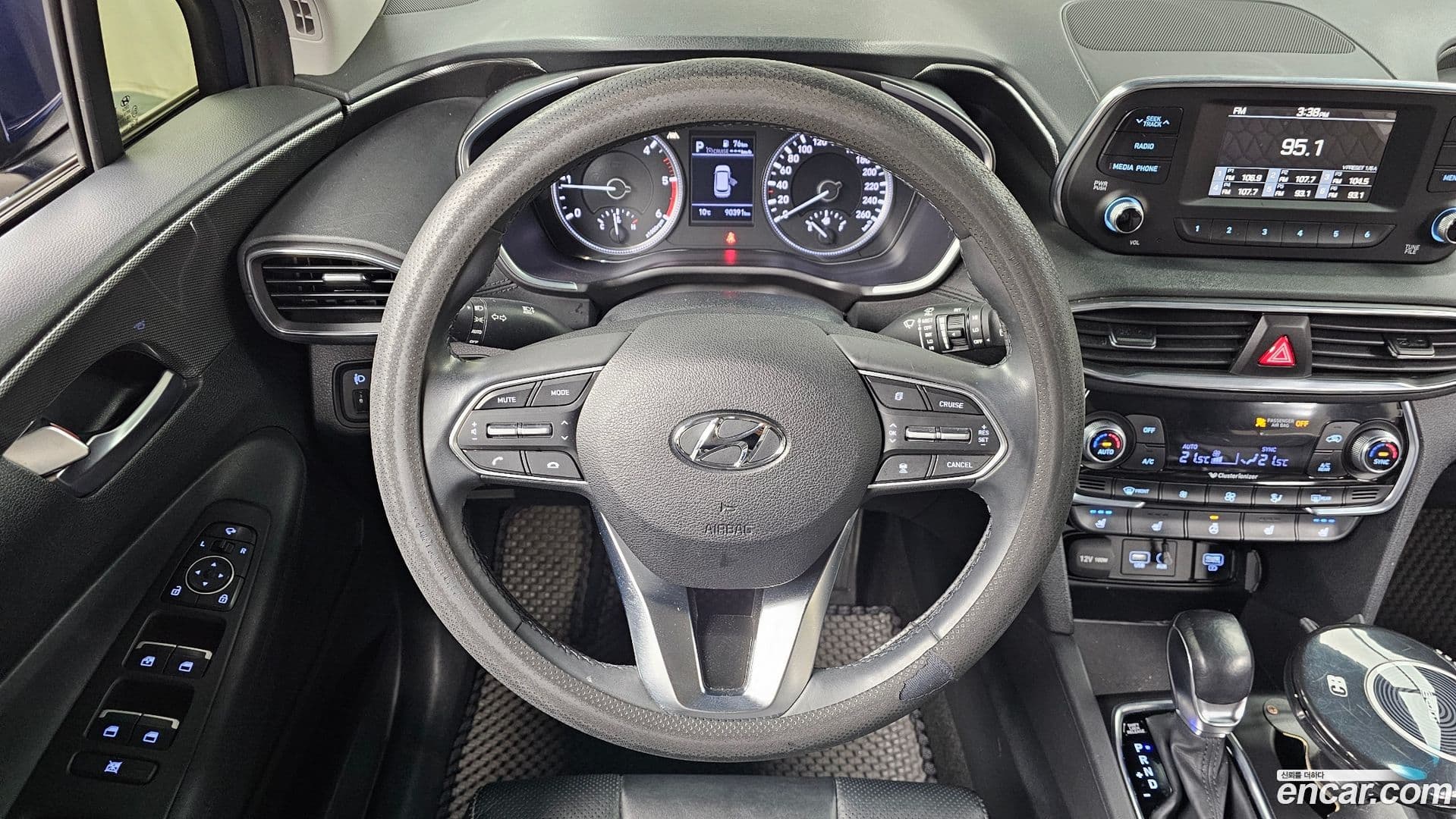 Main__Slider__Photo:Santafe Hyundai 2019.10-12