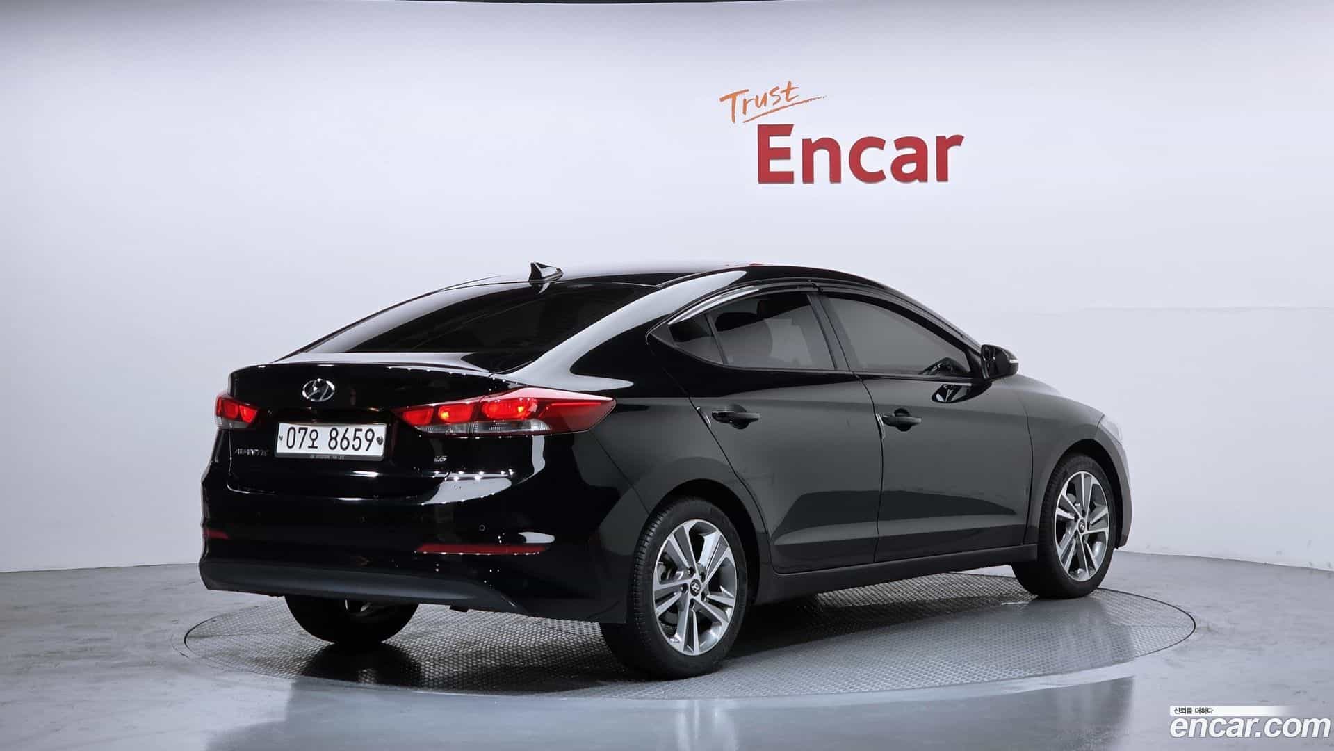 AVANTE Hyundai 2017.6-OUTER-002