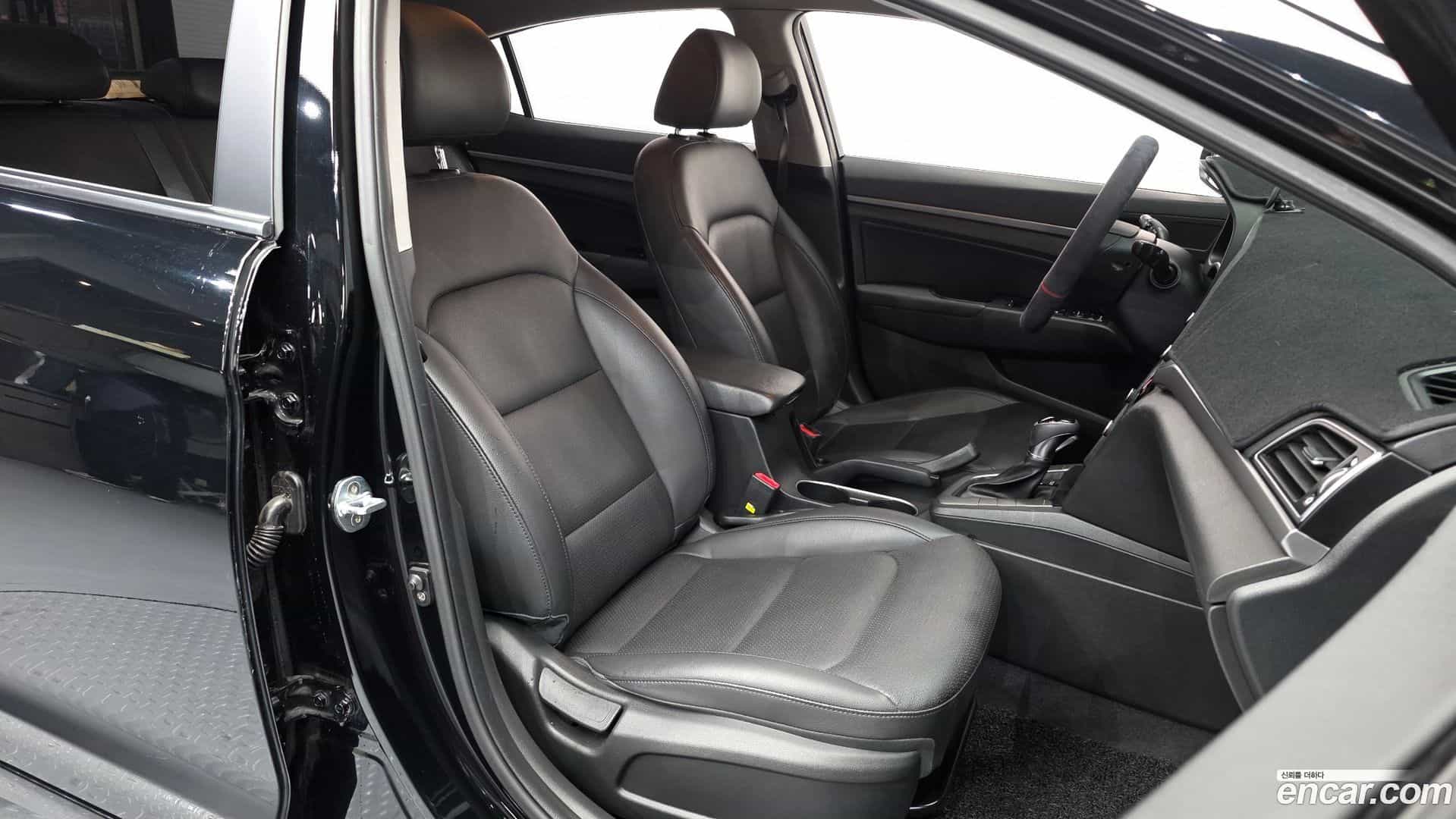 AVANTE Hyundai 2017.6-INNER-010