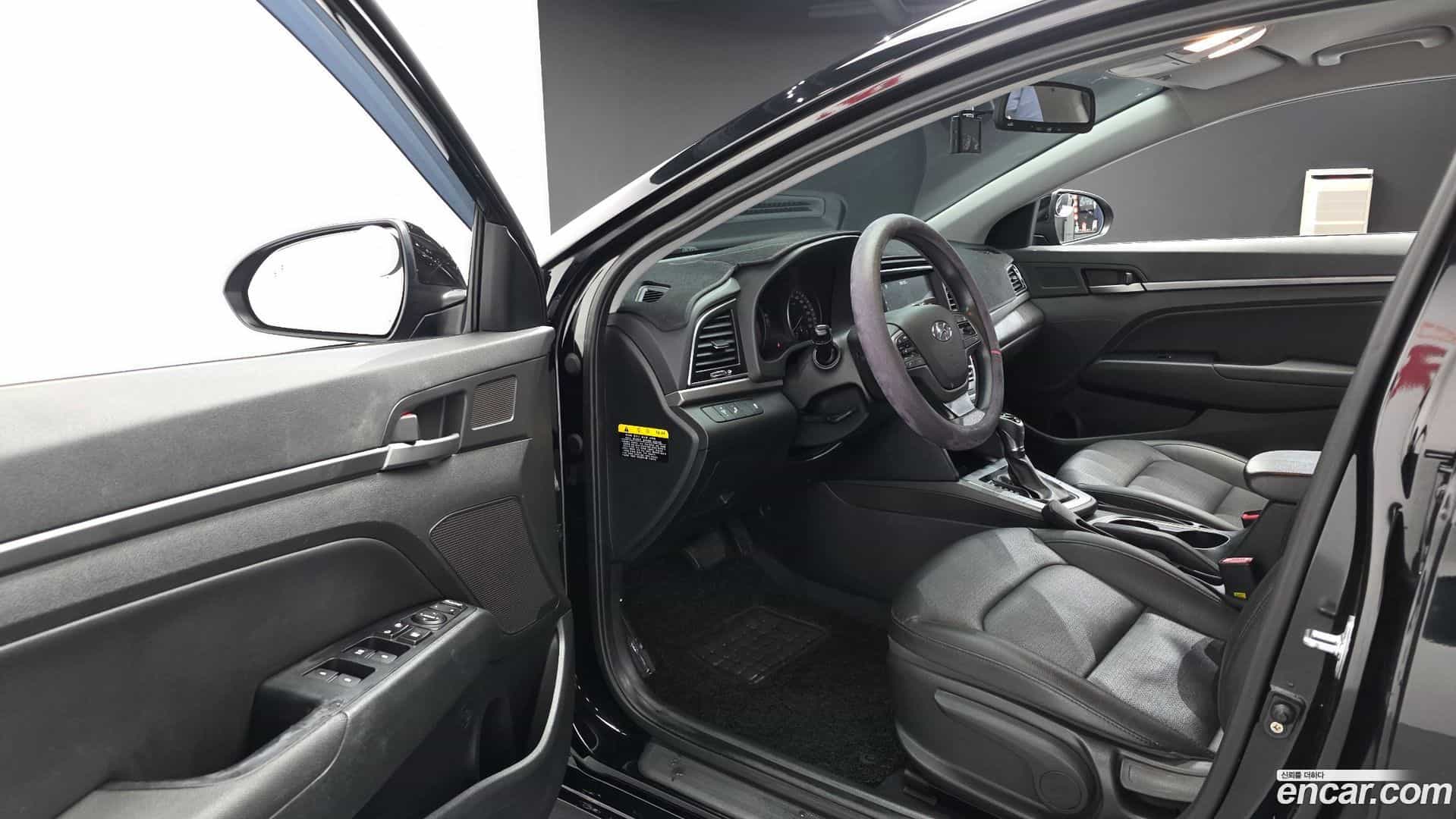 AVANTE Hyundai 2017.6-OPTION-015