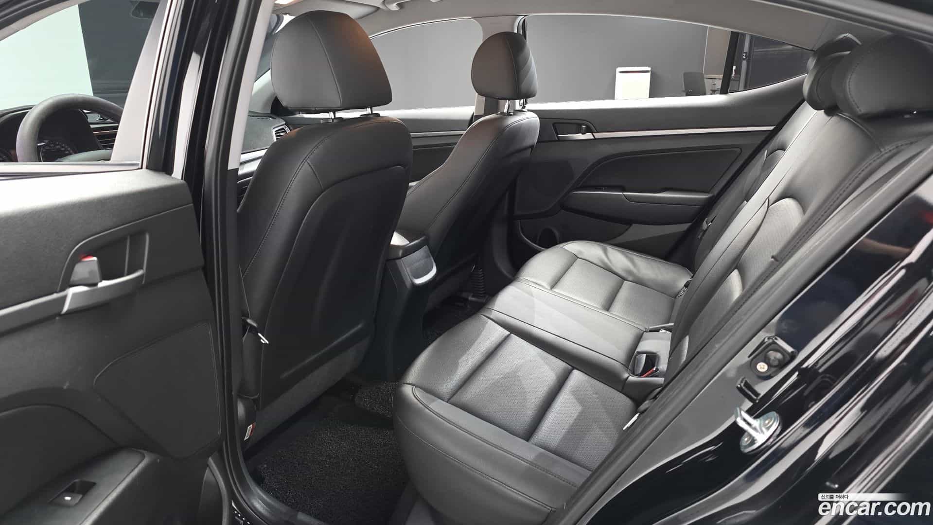 AVANTE Hyundai 2017.6-OPTION-016