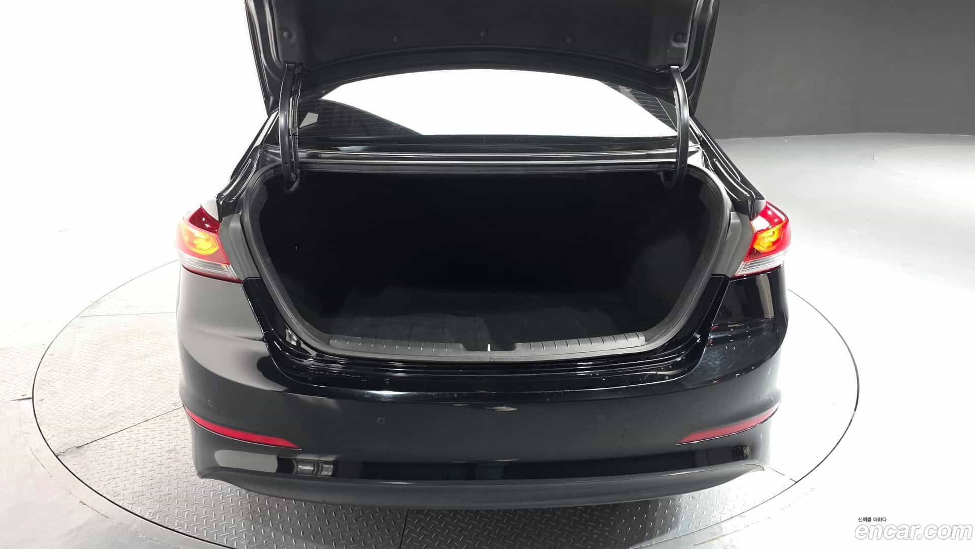 AVANTE Hyundai 2017.6-OPTION-023