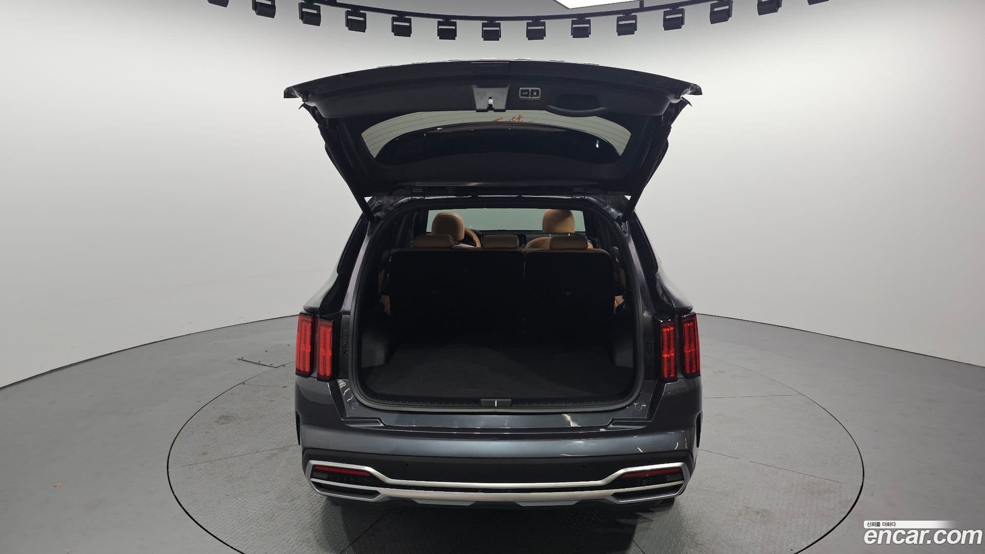 Main__Slider__Photo:Sorento Kia 2021.7-19