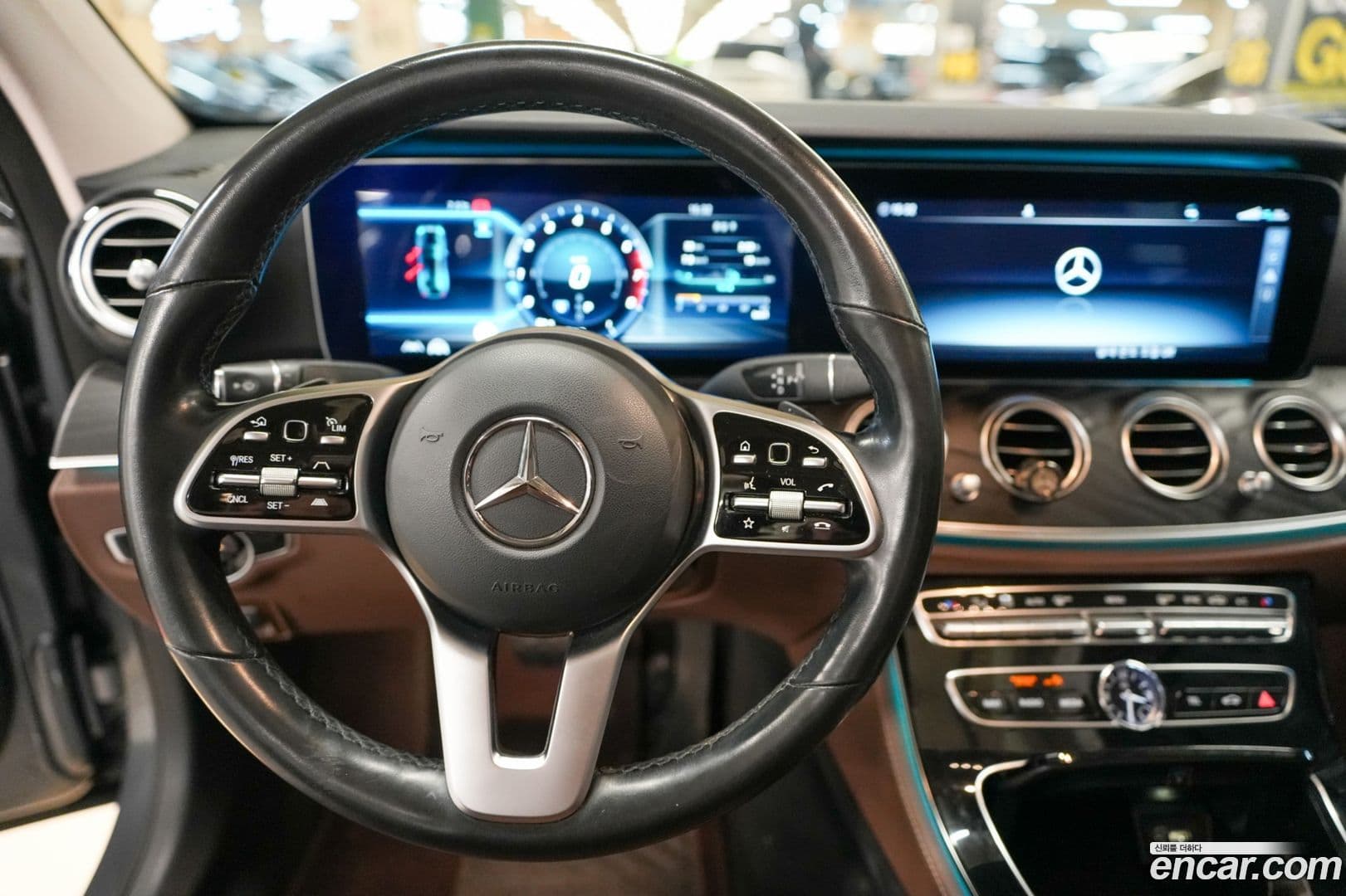 Main__Slider__Photo:E-Class Mercedes-Benz 2020.4-8
