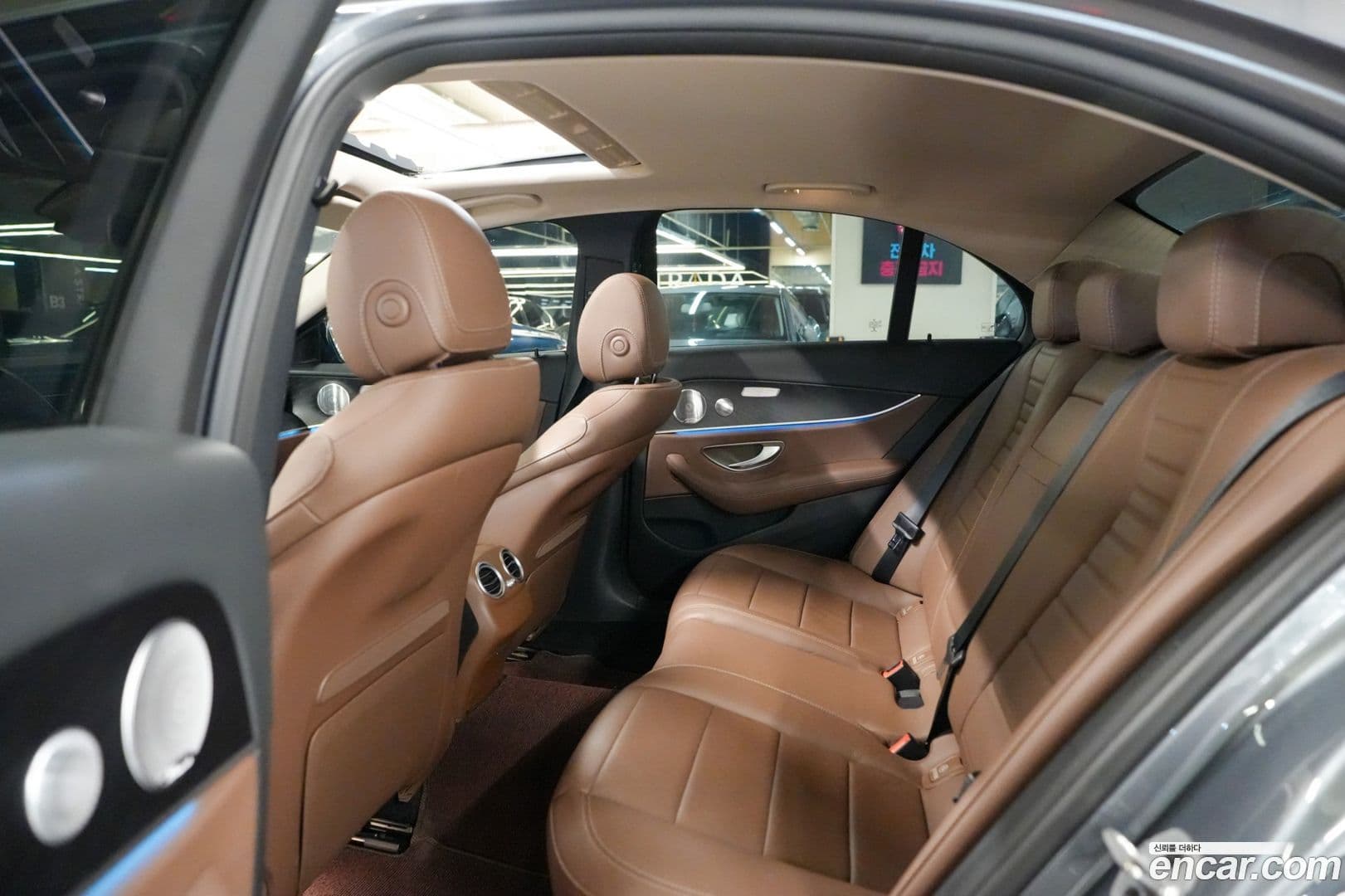 Main__Slider__Photo:E-Class Mercedes-Benz 2020.4-10