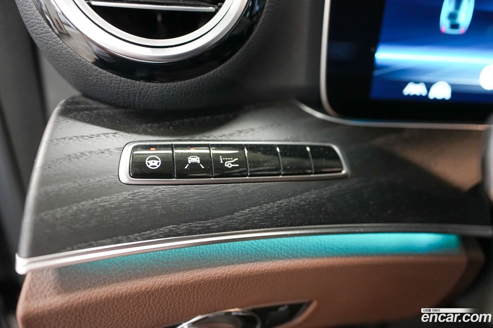 Main__Slider__Photo:E-Class Mercedes-Benz 2020.4-12