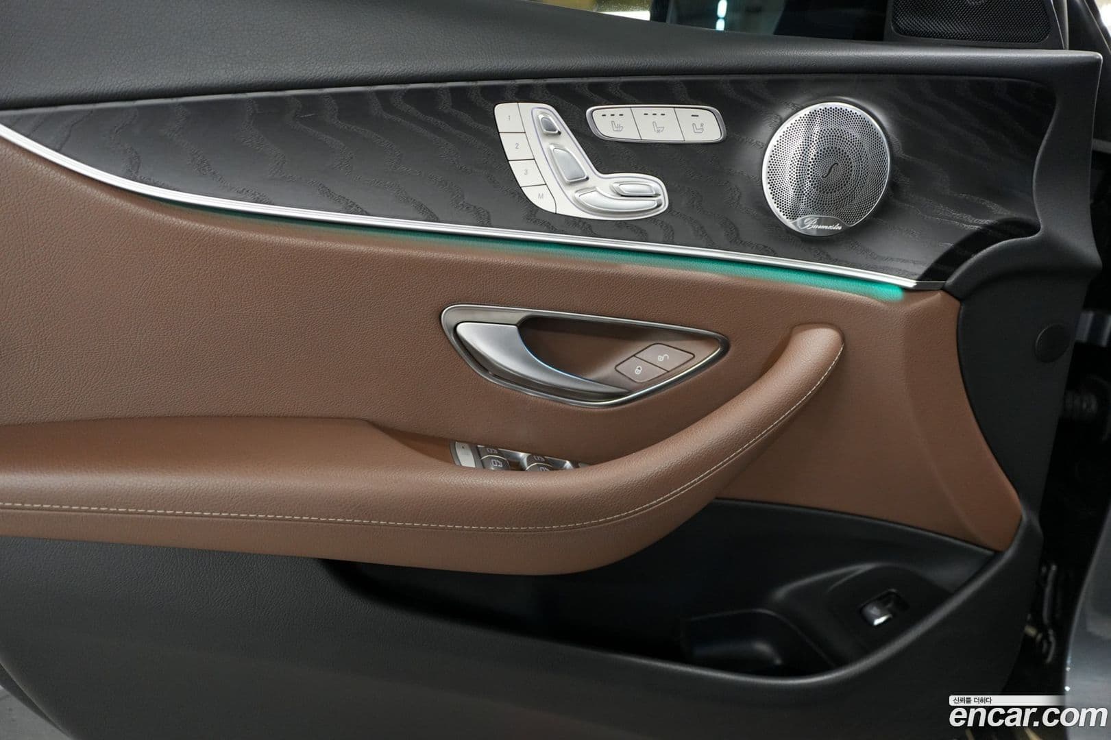 Main__Slider__Photo:E-Class Mercedes-Benz 2020.4-14