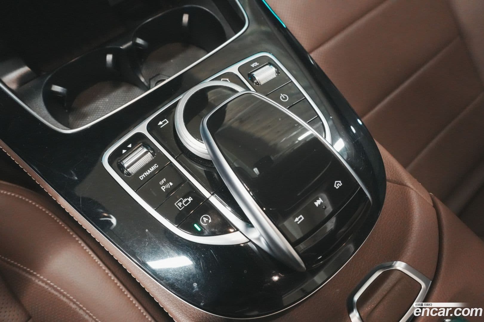 Main__Slider__Photo:E-Class Mercedes-Benz 2020.4-17