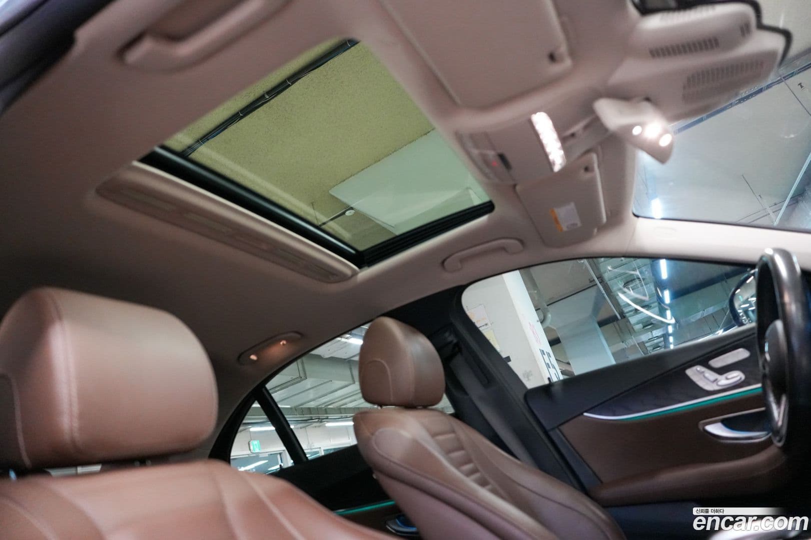 Main__Slider__Photo:E-Class Mercedes-Benz 2020.4-18