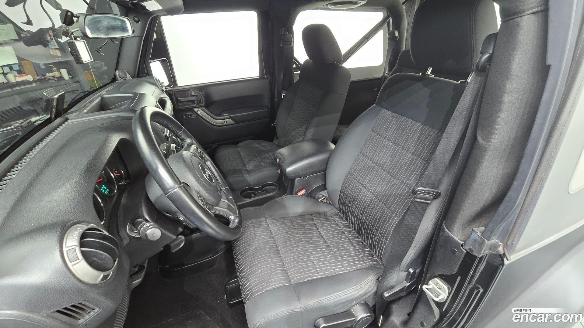 Main__Slider__Photo:Wrangler Jeep 2012.6-6