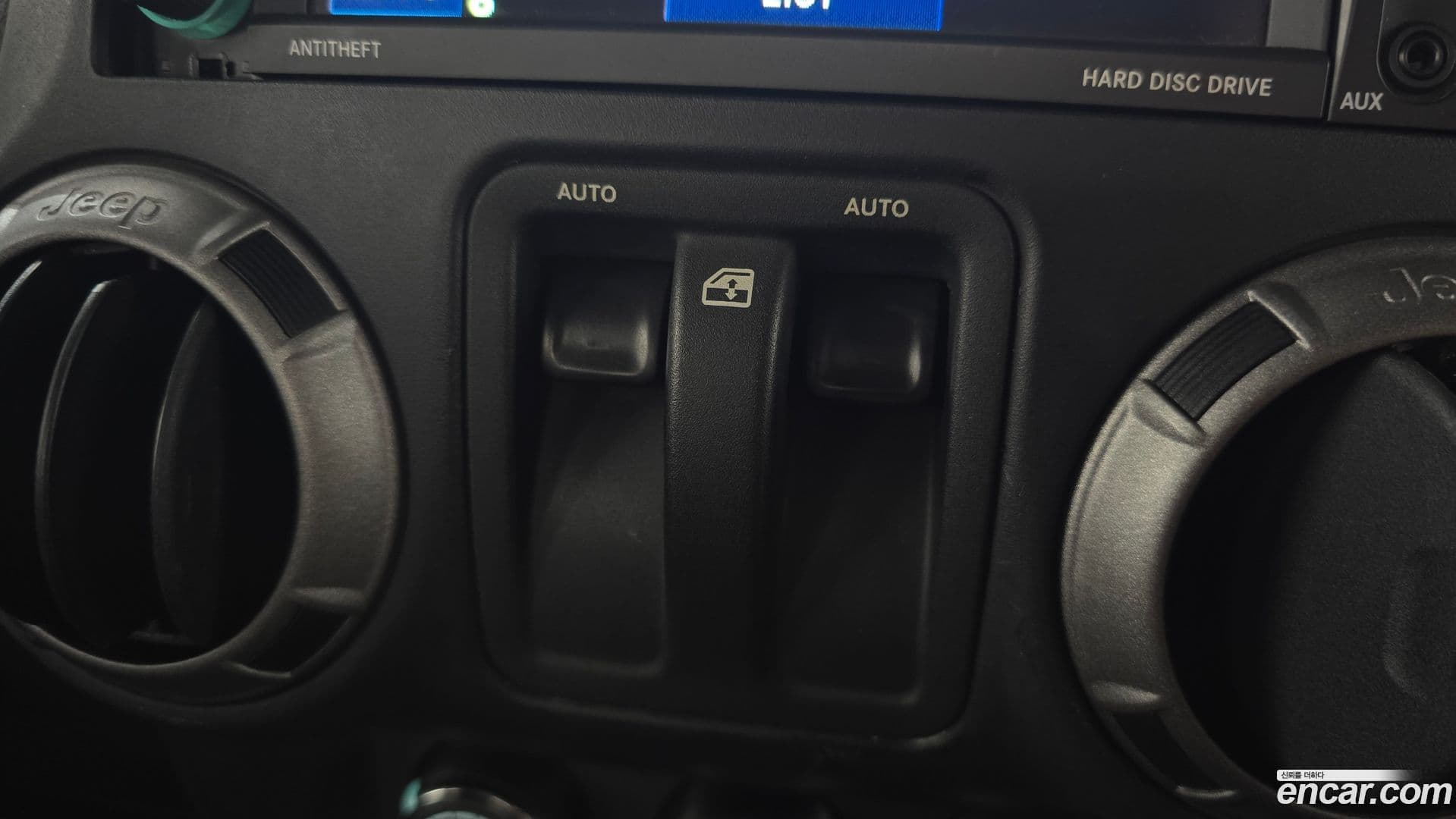 Main__Slider__Photo:Wrangler Jeep 2012.6-17