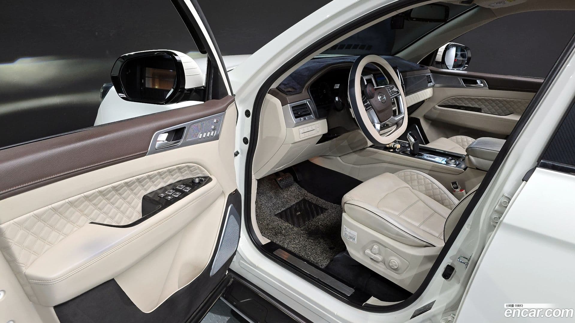 Main__Slider__Photo:Rexton KG_Mobility_Ssangyong 2021.2-9