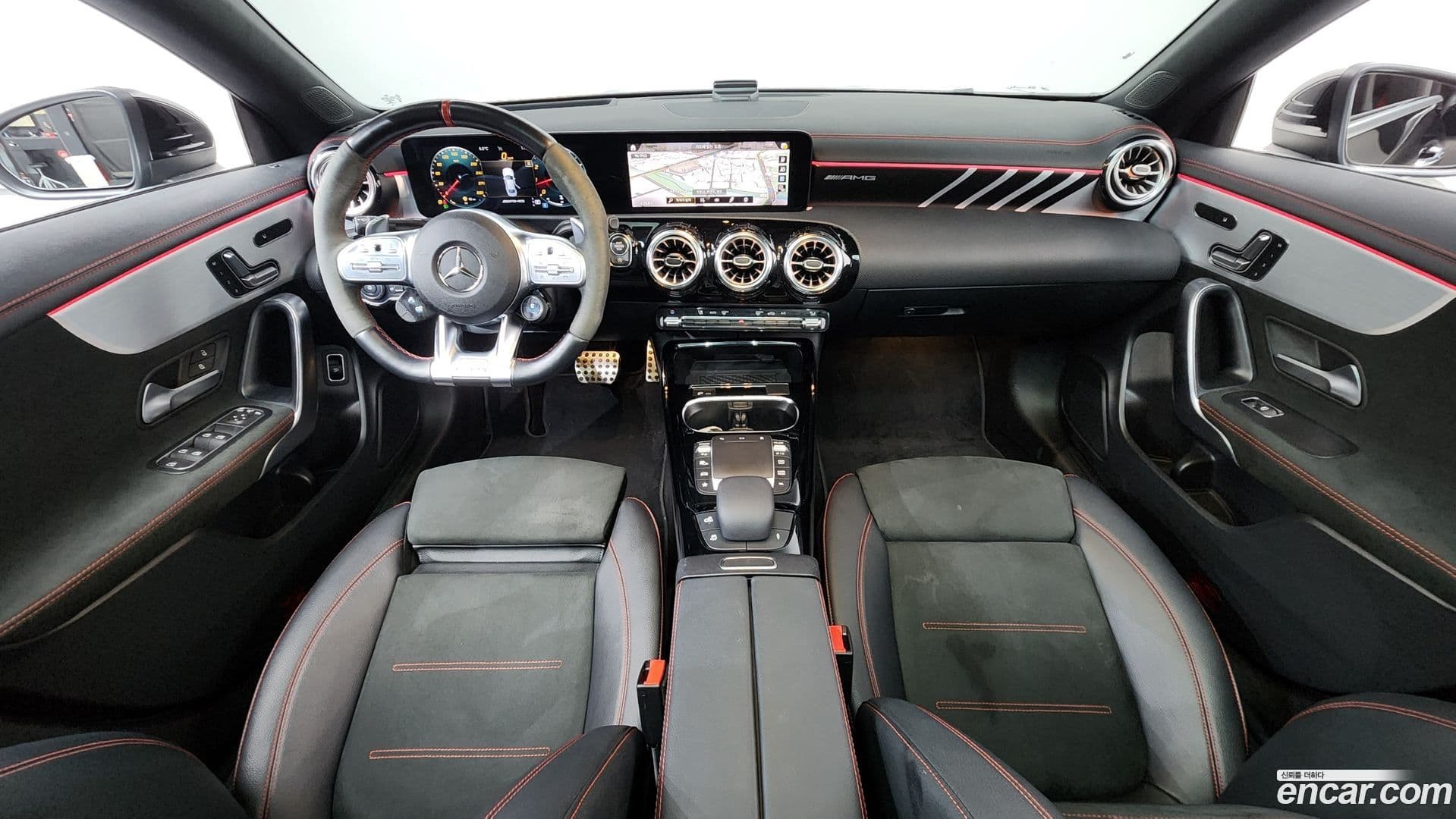 Main__Slider__Photo:CLA-Class Mercedes-Benz 2021.9-6