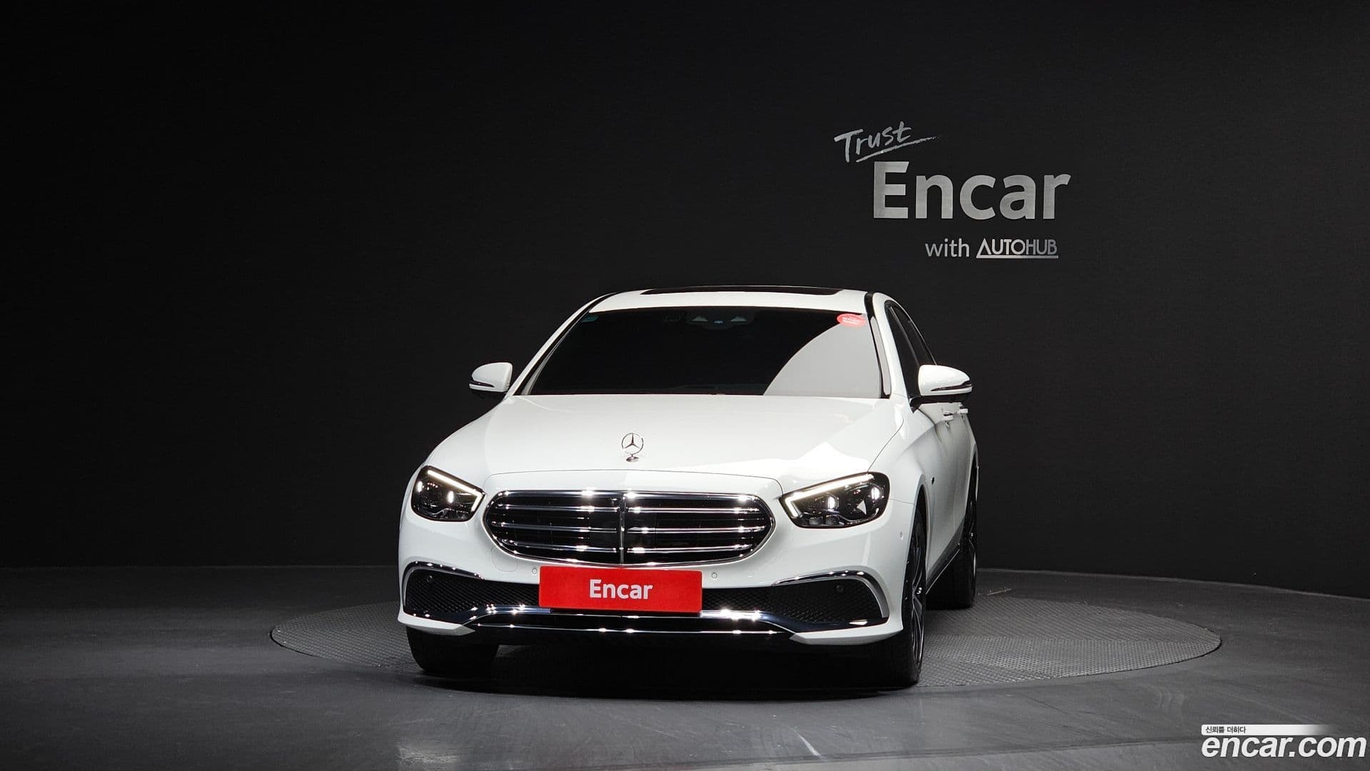 Main__Slider__Photo:E-Class Mercedes-Benz 2021.3-2