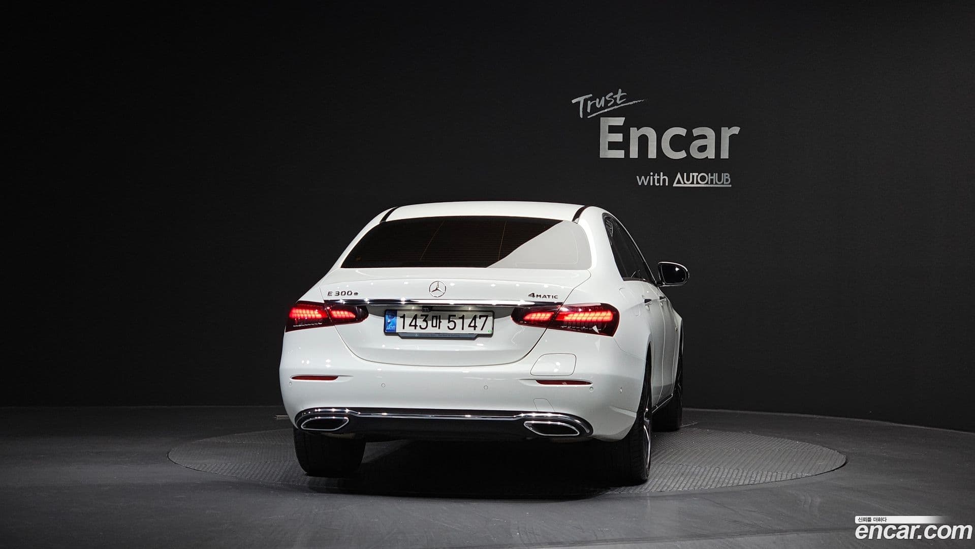 Main__Slider__Photo:E-Class Mercedes-Benz 2021.3-3