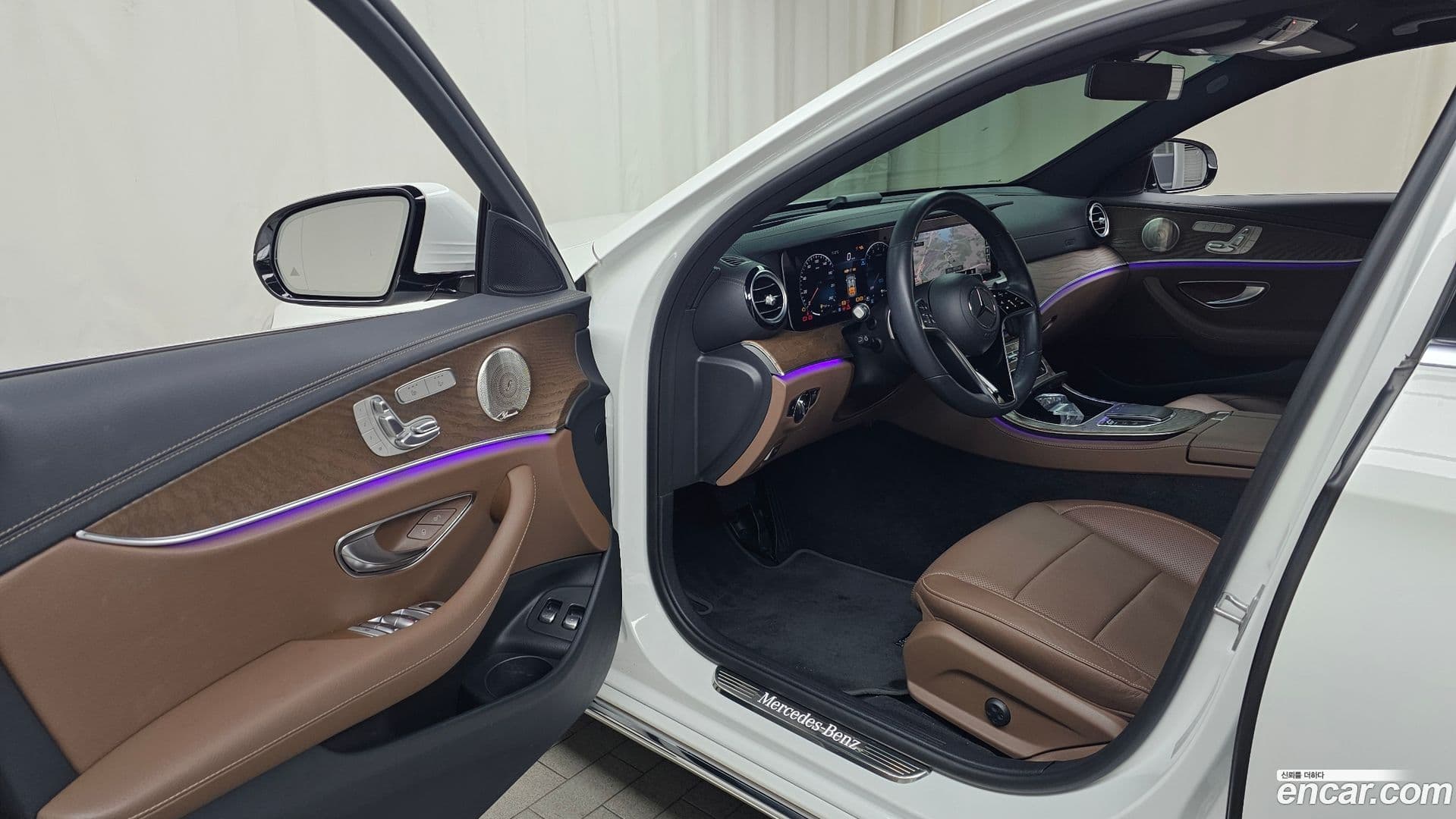 Main__Slider__Photo:E-Class Mercedes-Benz 2021.3-9