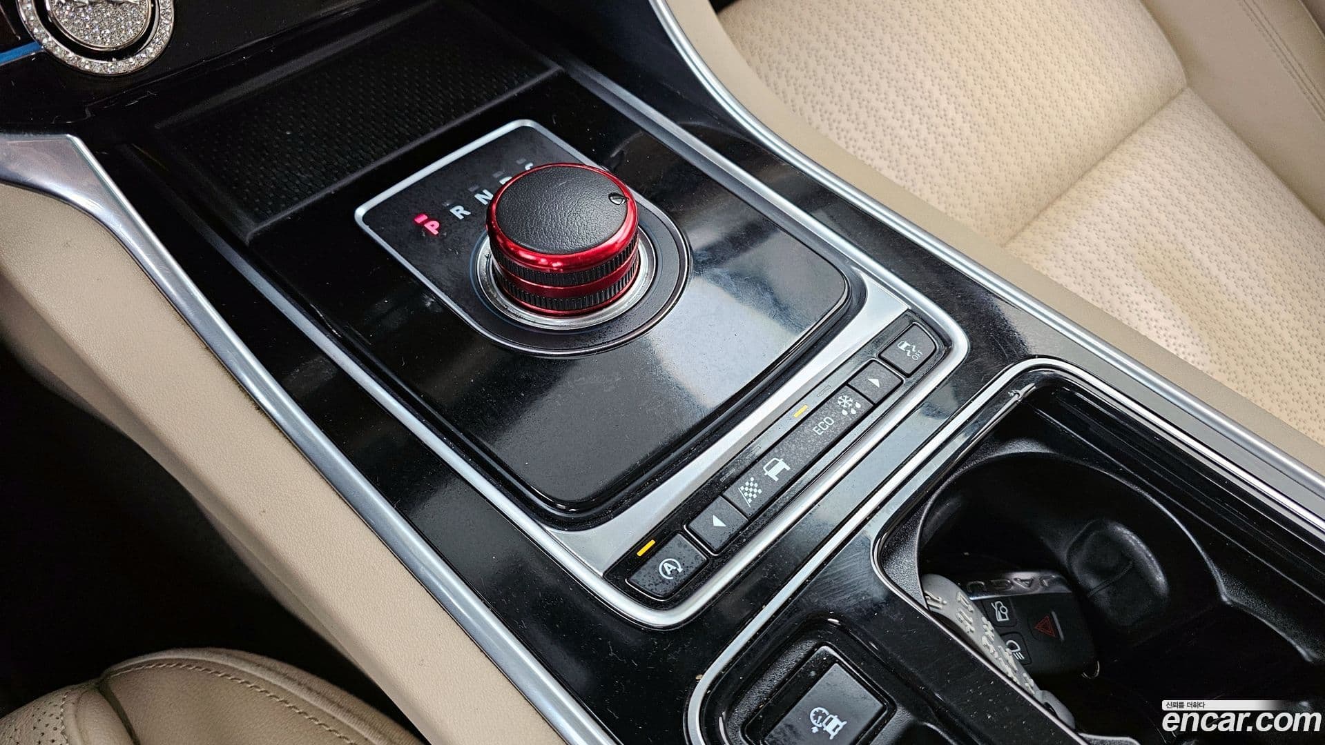 Main__Slider__Photo:XF Jaguar 2016.8-8