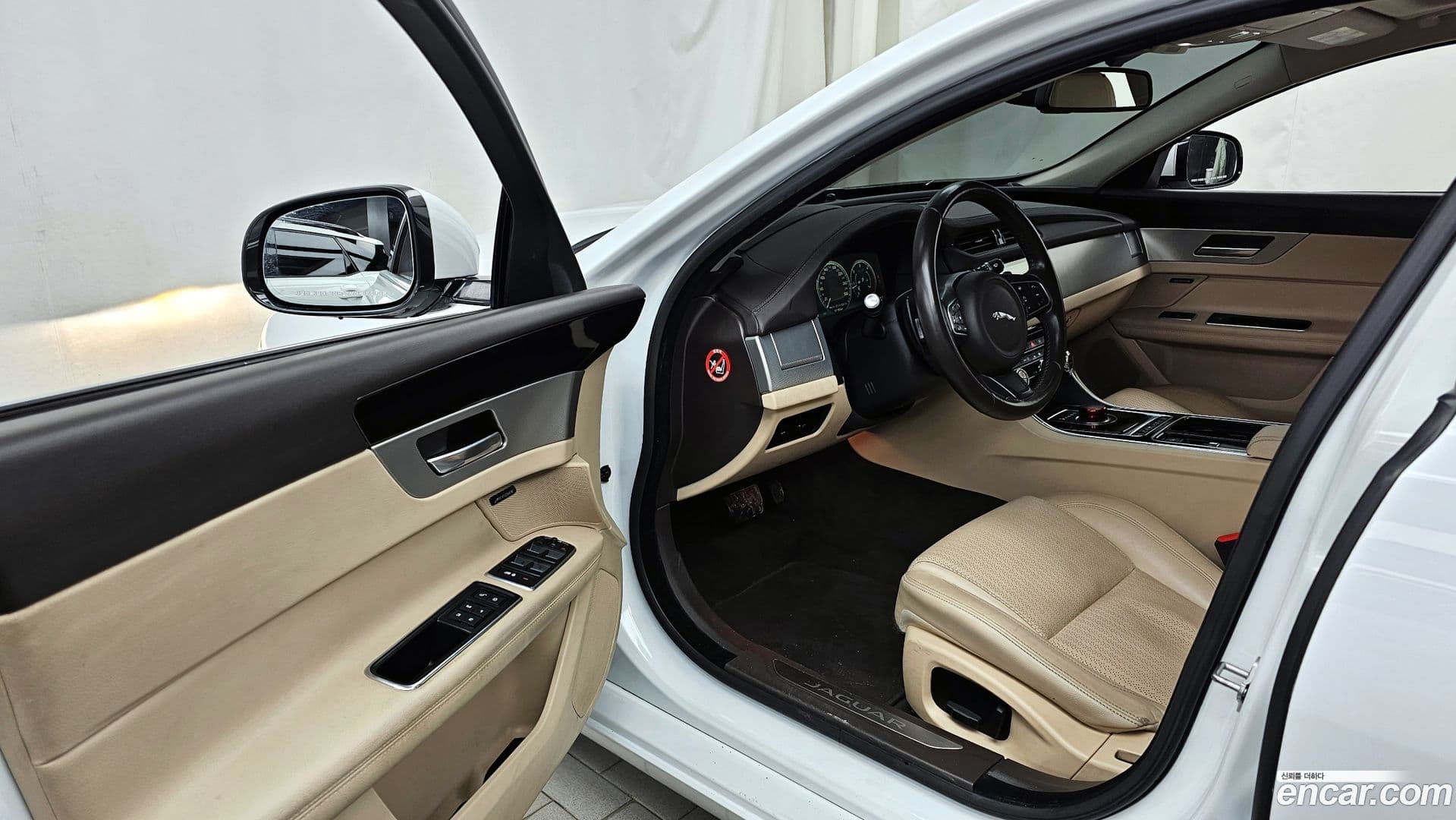 Main__Slider__Photo:XF Jaguar 2016.8-9