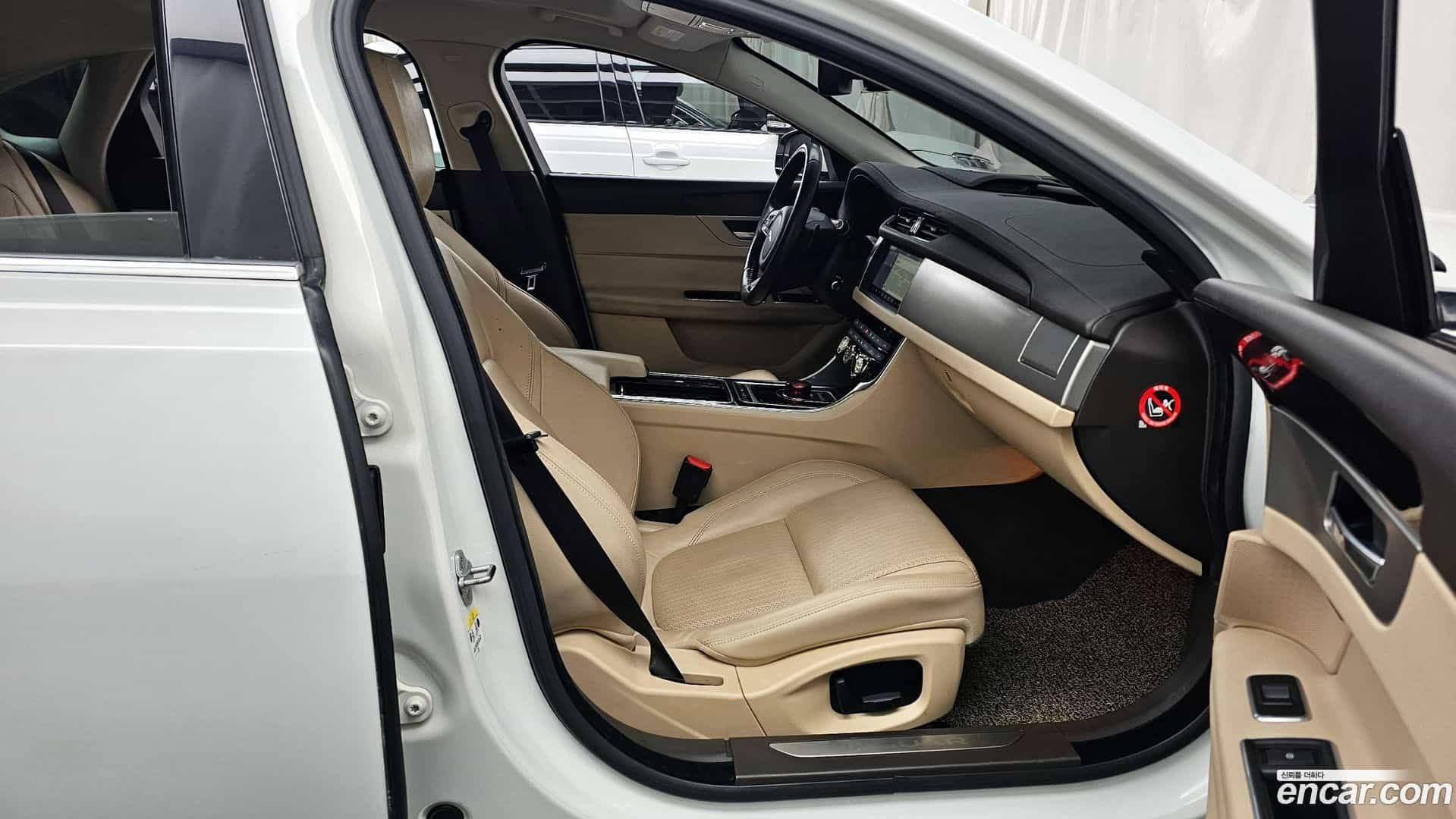 XF Jaguar 2016.8-OPTION-015