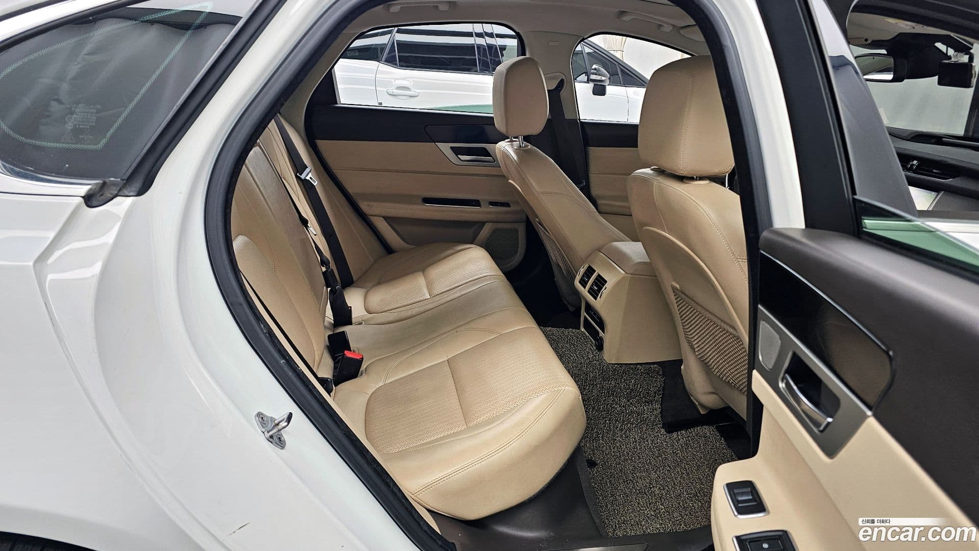 Main__Slider__Photo:XF Jaguar 2016.8-11