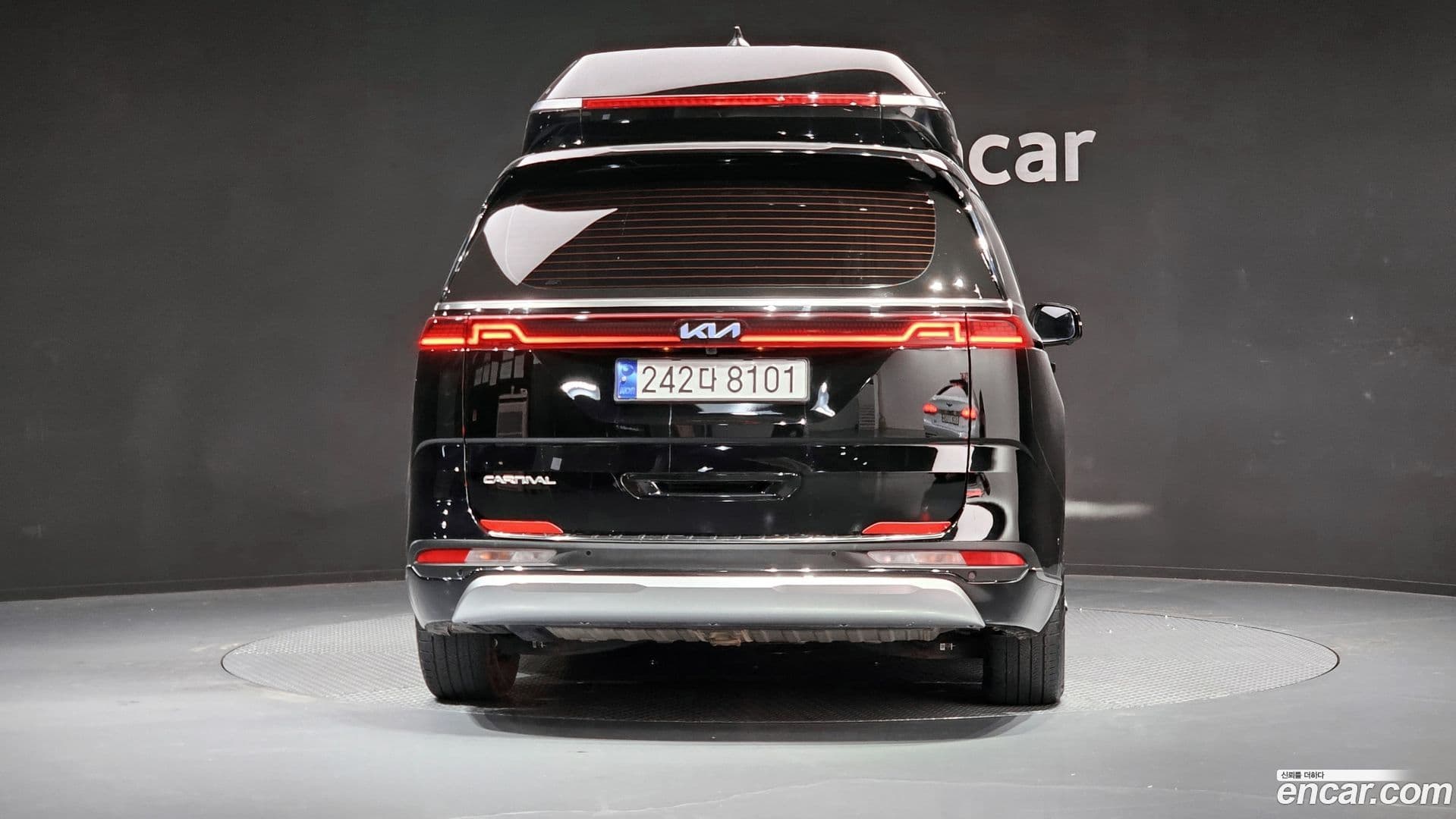 Main__Slider__Photo:Canival Kia 2023.0-3