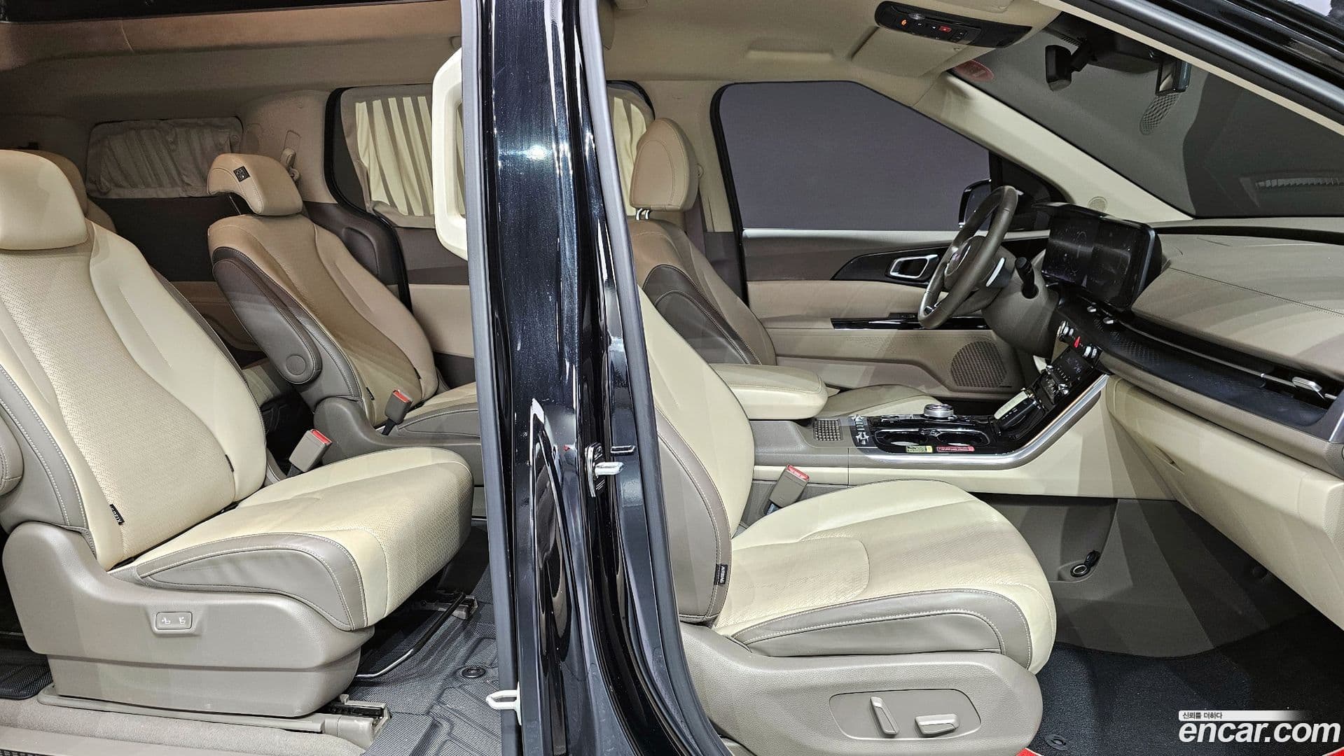 Main__Slider__Photo:Canival Kia 2023.0-9