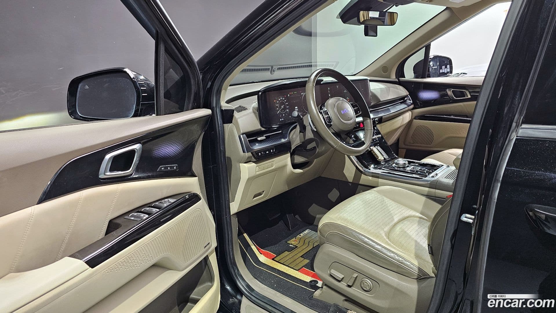 Main__Slider__Photo:Canival Kia 2023.0-10