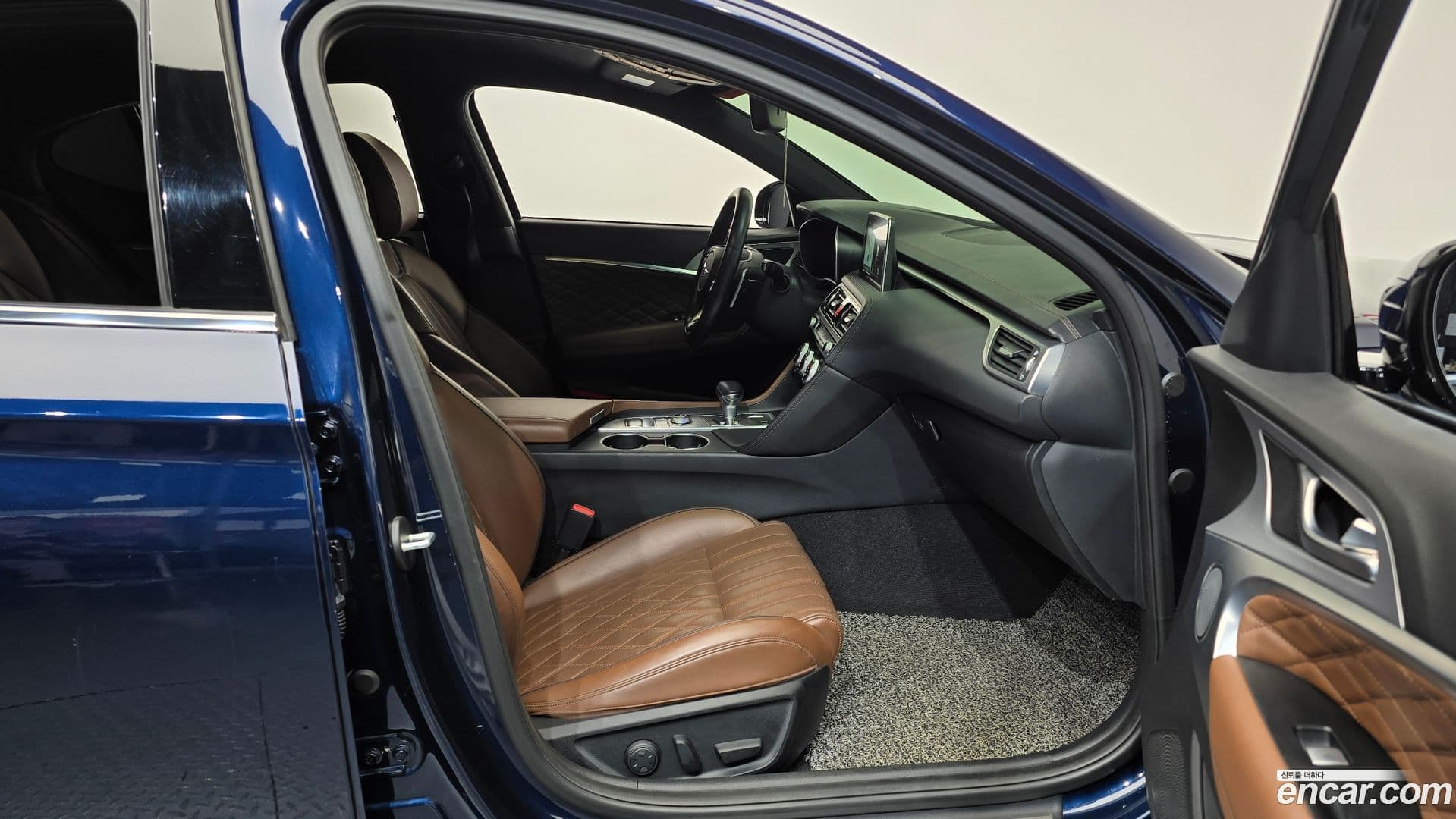 Main__Slider__Photo:G70 Genesis 2018.6-10