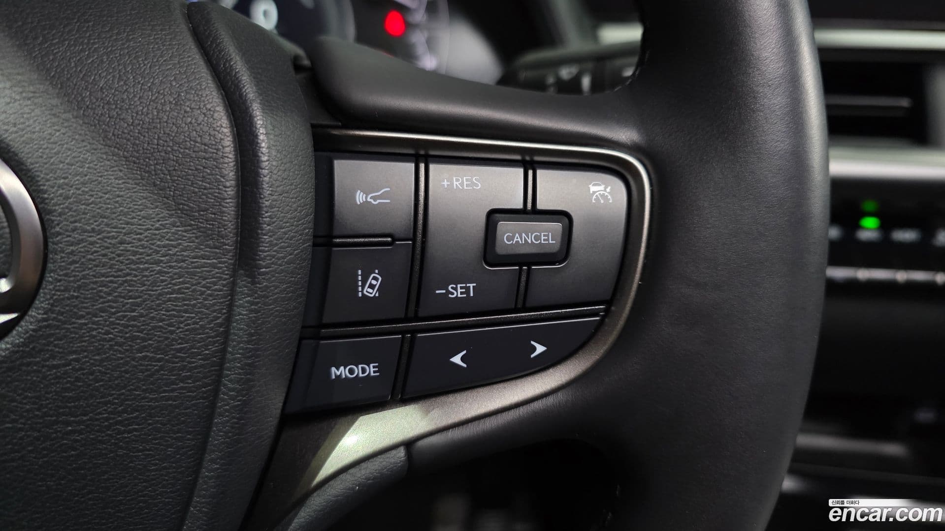 Main__Slider__Photo:UX Lexus 2023.3-17