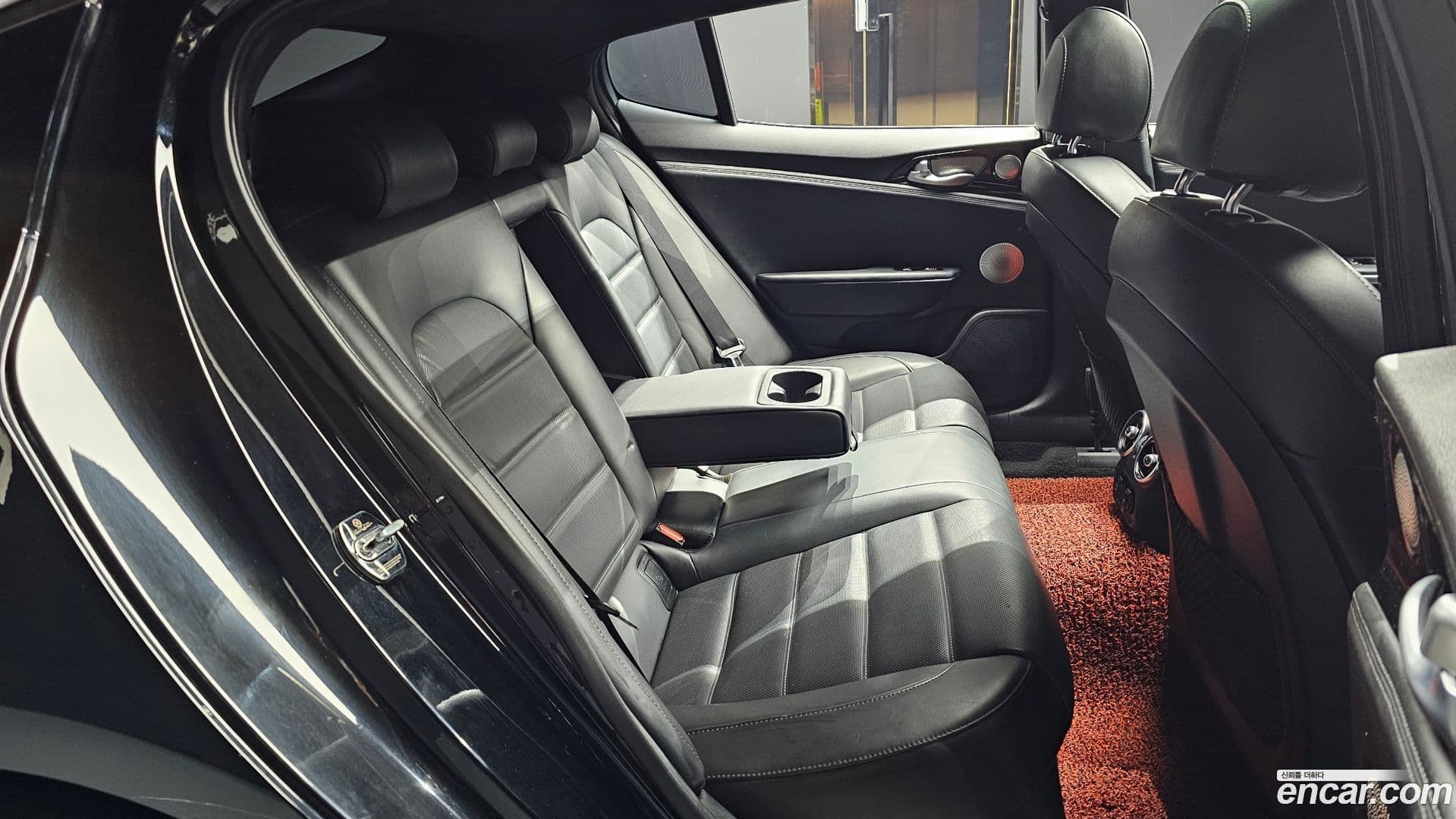 Main__Slider__Photo:Stinger Kia 2017.5-11