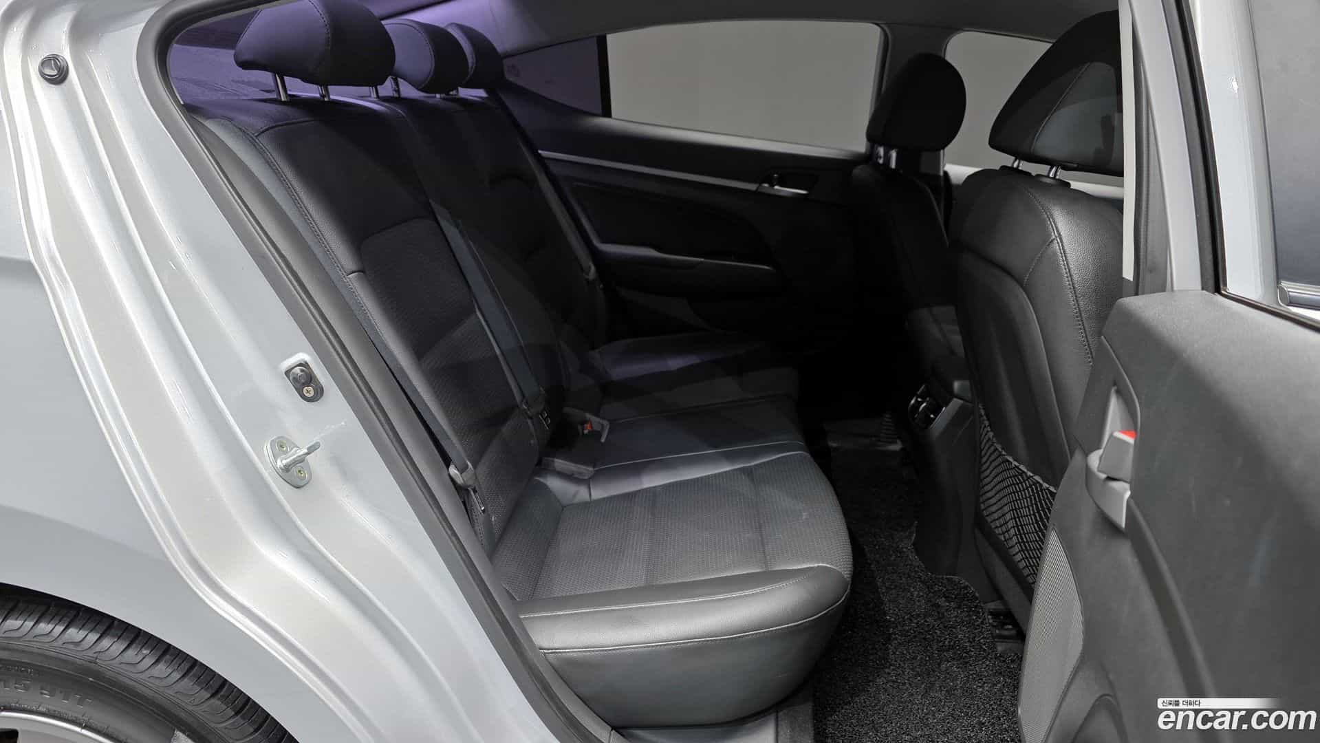 AVANTE Hyundai 2016.8-OPTION-016