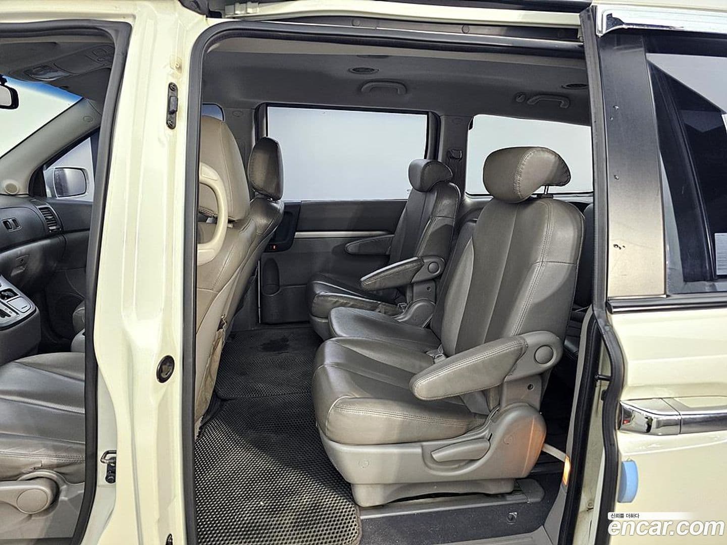 Main__Slider__Photo:Canival Kia 2008.1-8