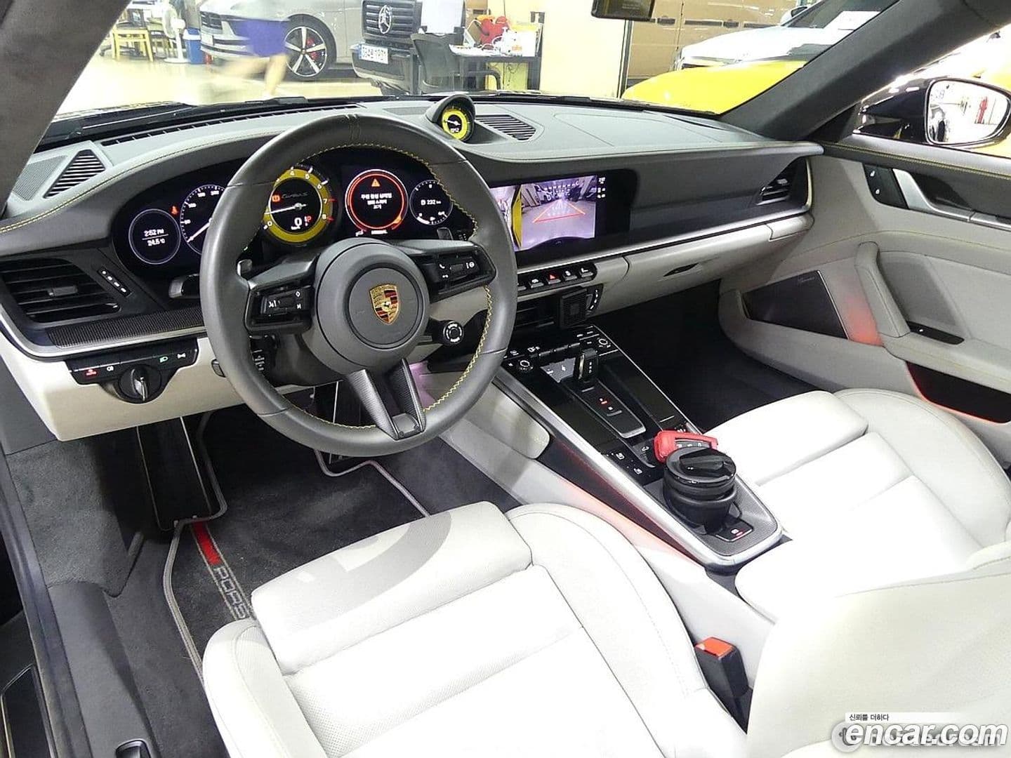 Main__Slider__Photo:911 Porsche 2023.8-6