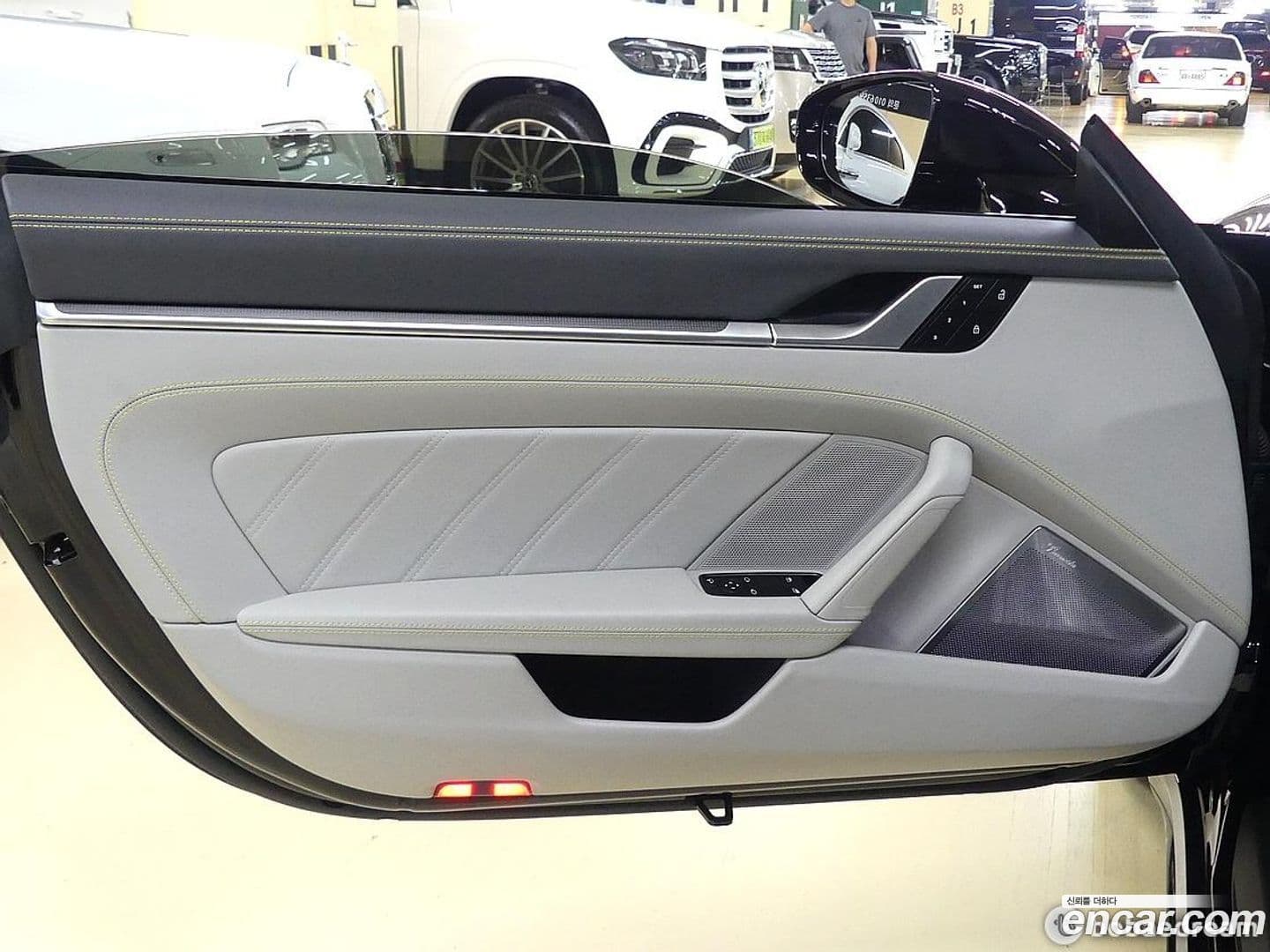 Main__Slider__Photo:911 Porsche 2023.8-12