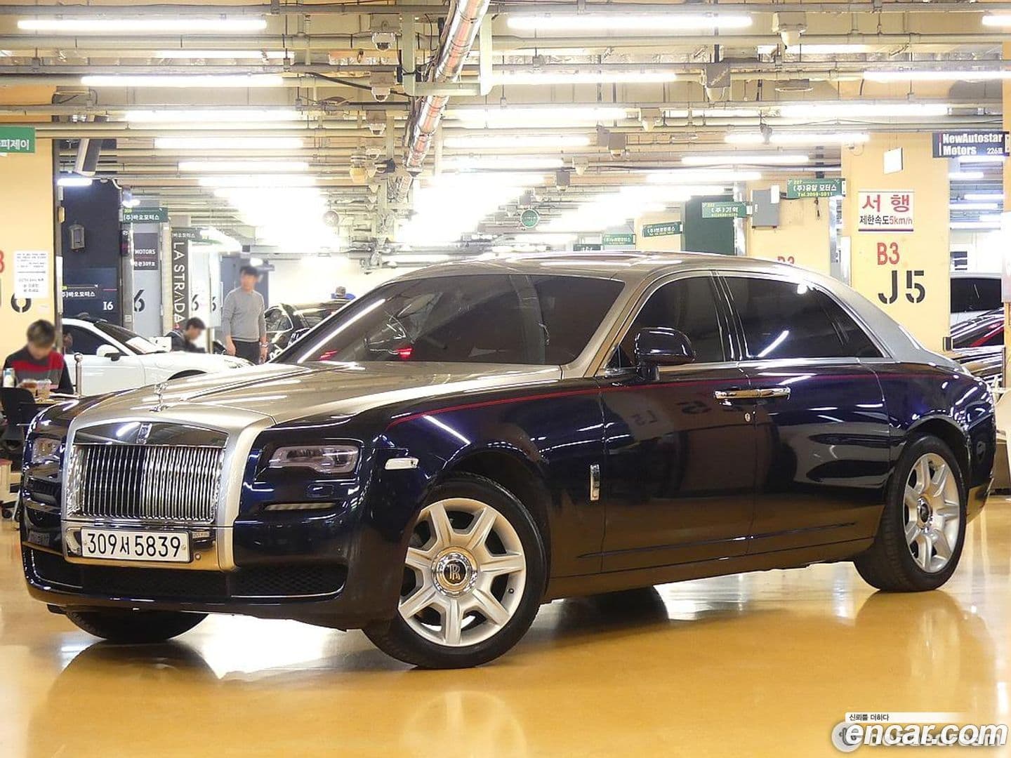 Main__Slider__Photo:Ghost Rolls-Royce 2017.5-0