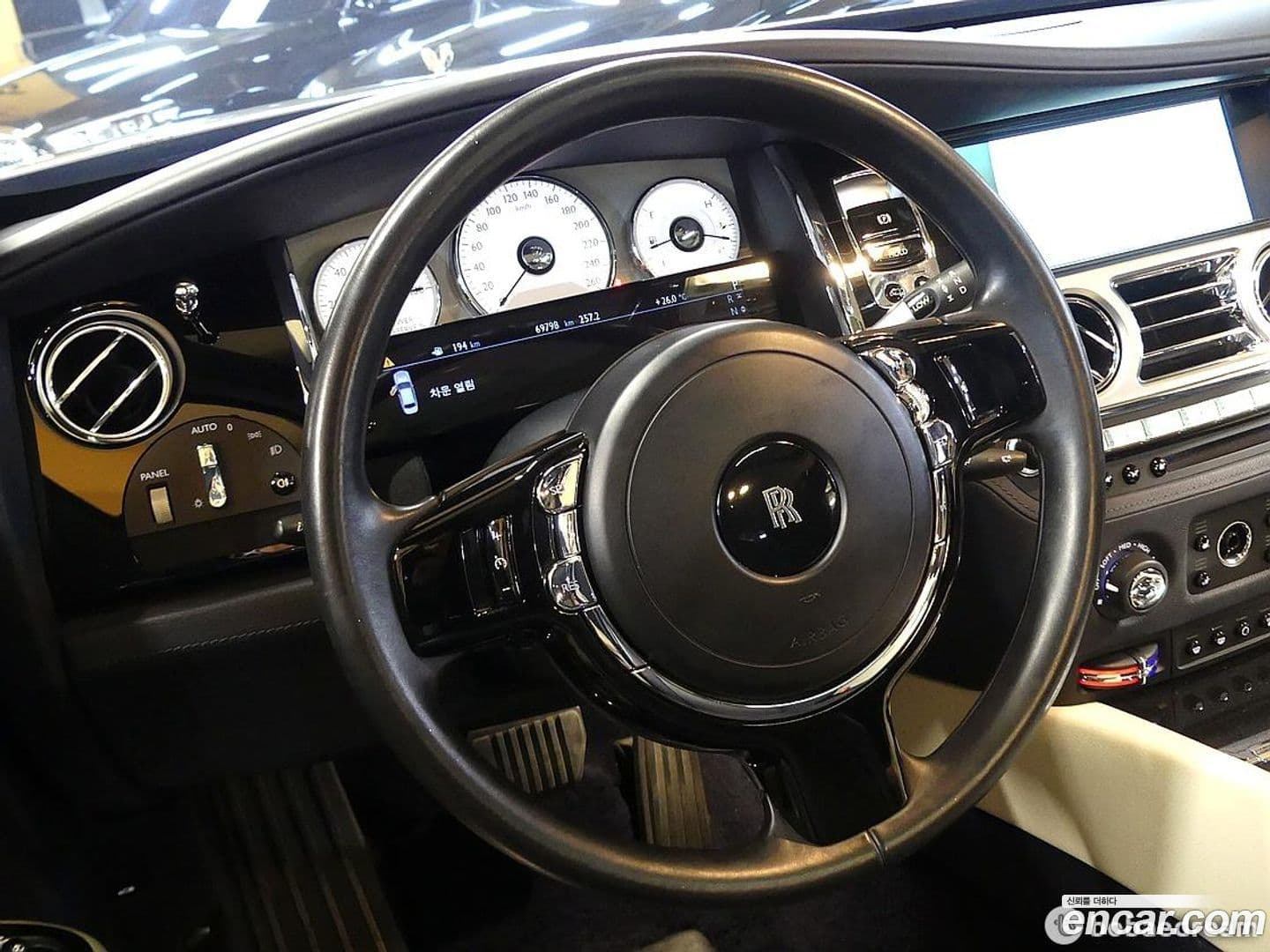 Main__Slider__Photo:Ghost Rolls-Royce 2017.5-11