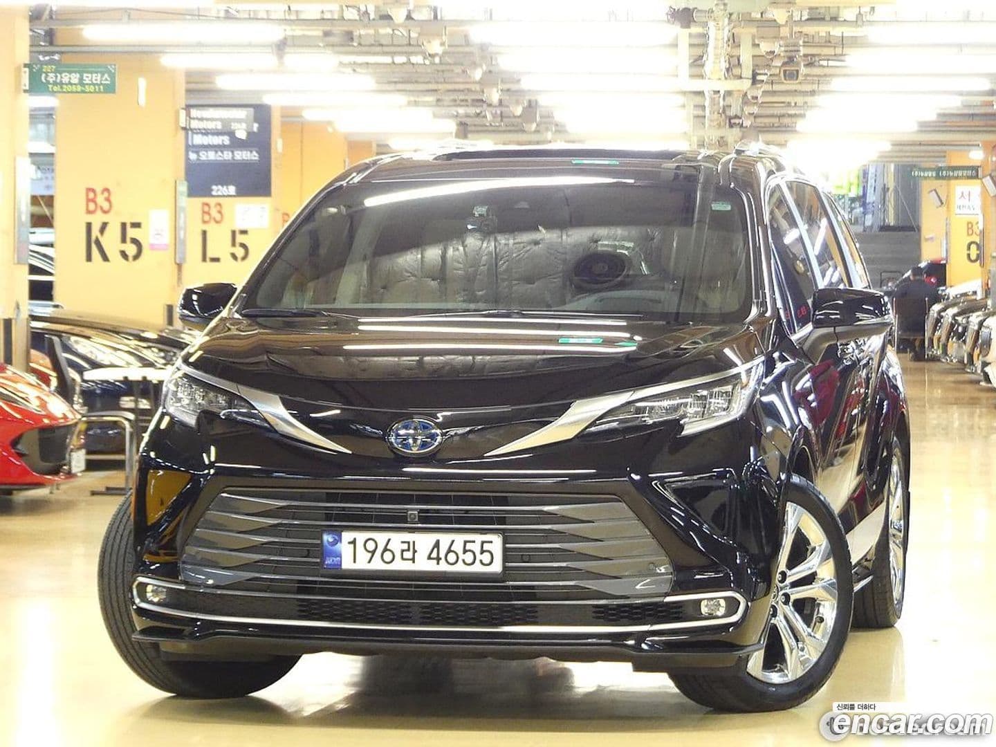 Main__Slider__Photo:Sienna Toyota 2023.1-2