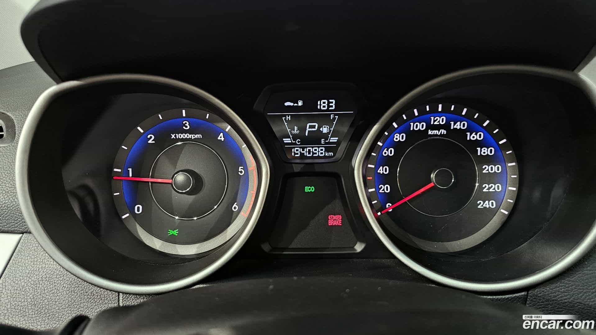 AVANTE Hyundai 2013.11-INNER-008