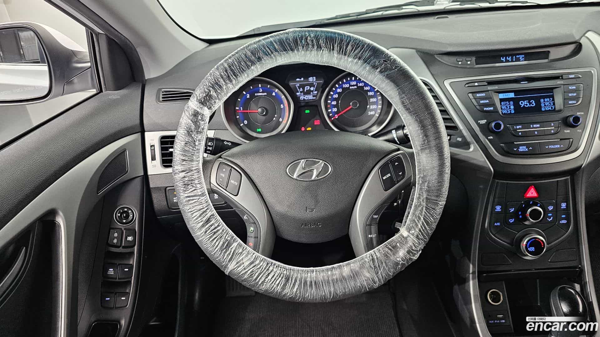 AVANTE Hyundai 2013.11-OPTION-018