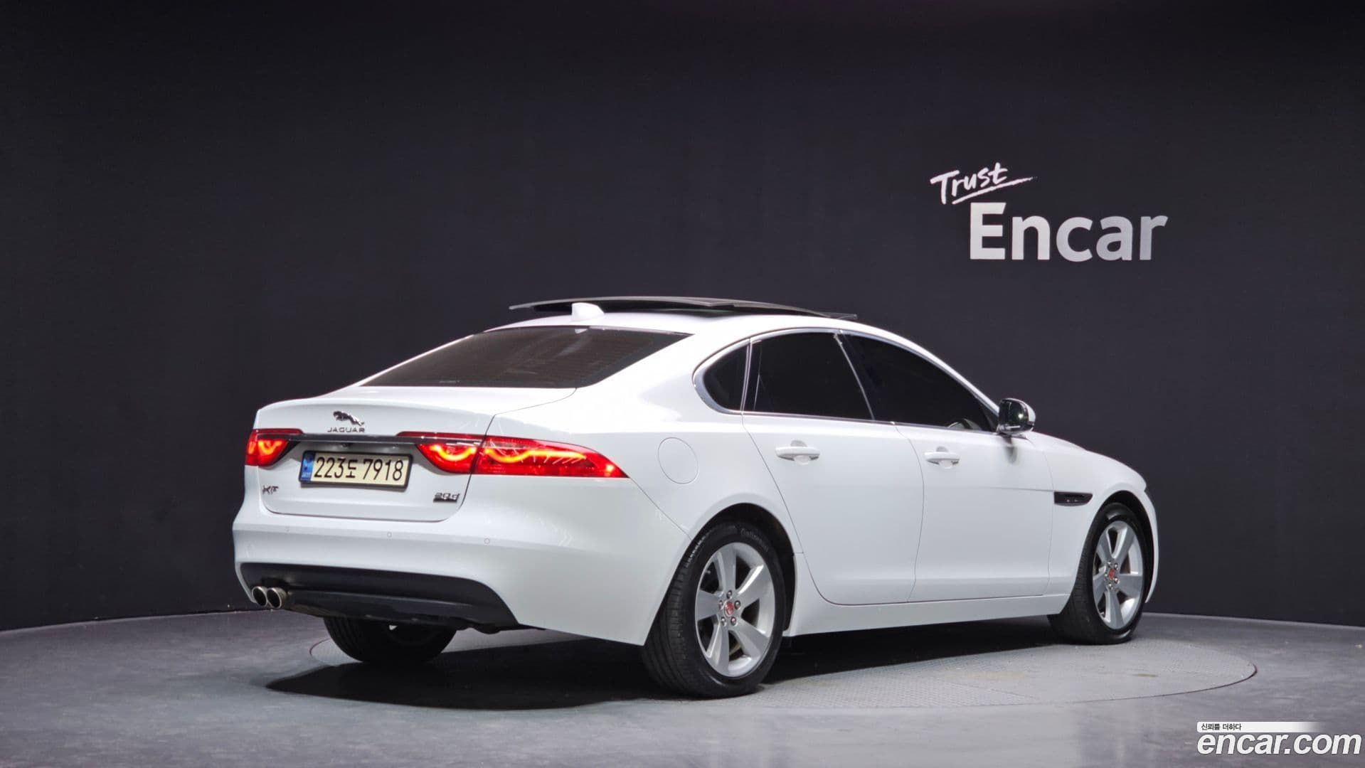 Main__Slider__Photo:XF Jaguar 2018.1-1