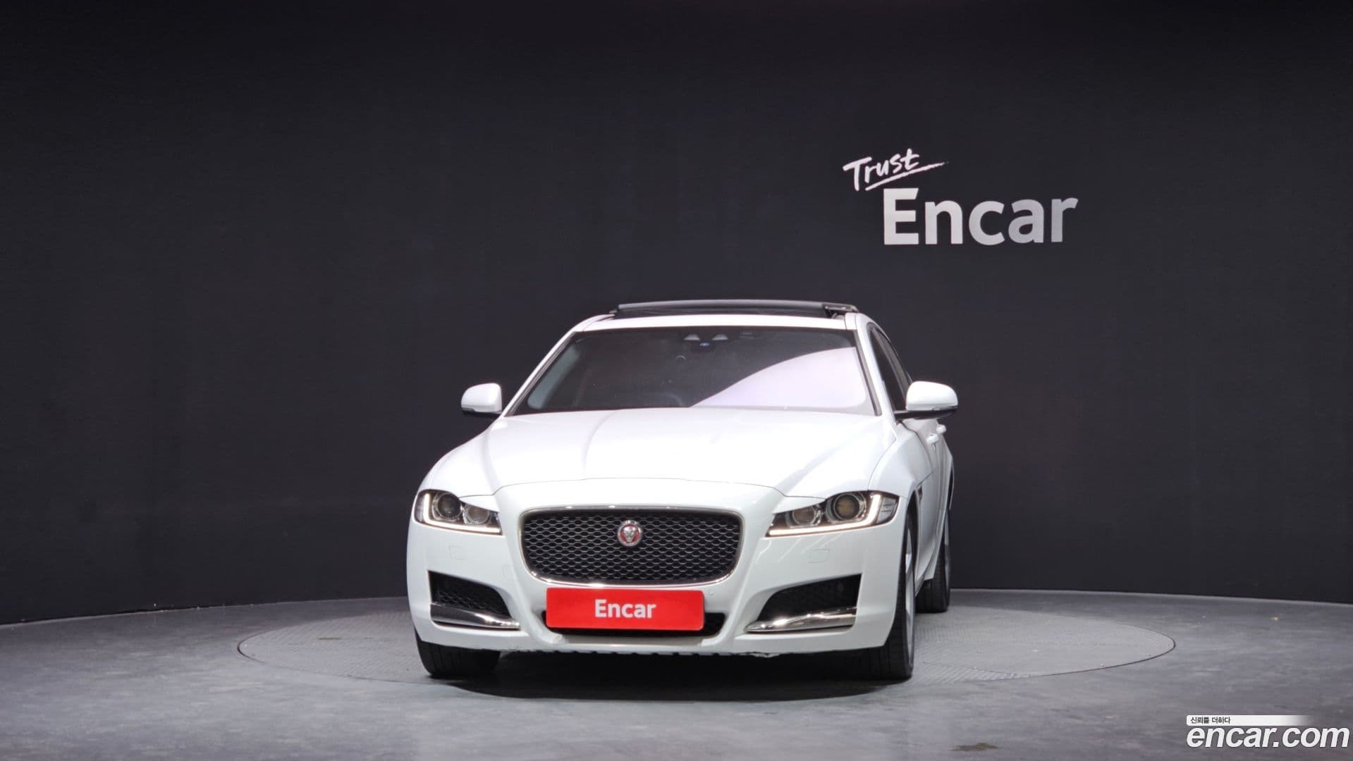 Main__Slider__Photo:XF Jaguar 2018.1-2