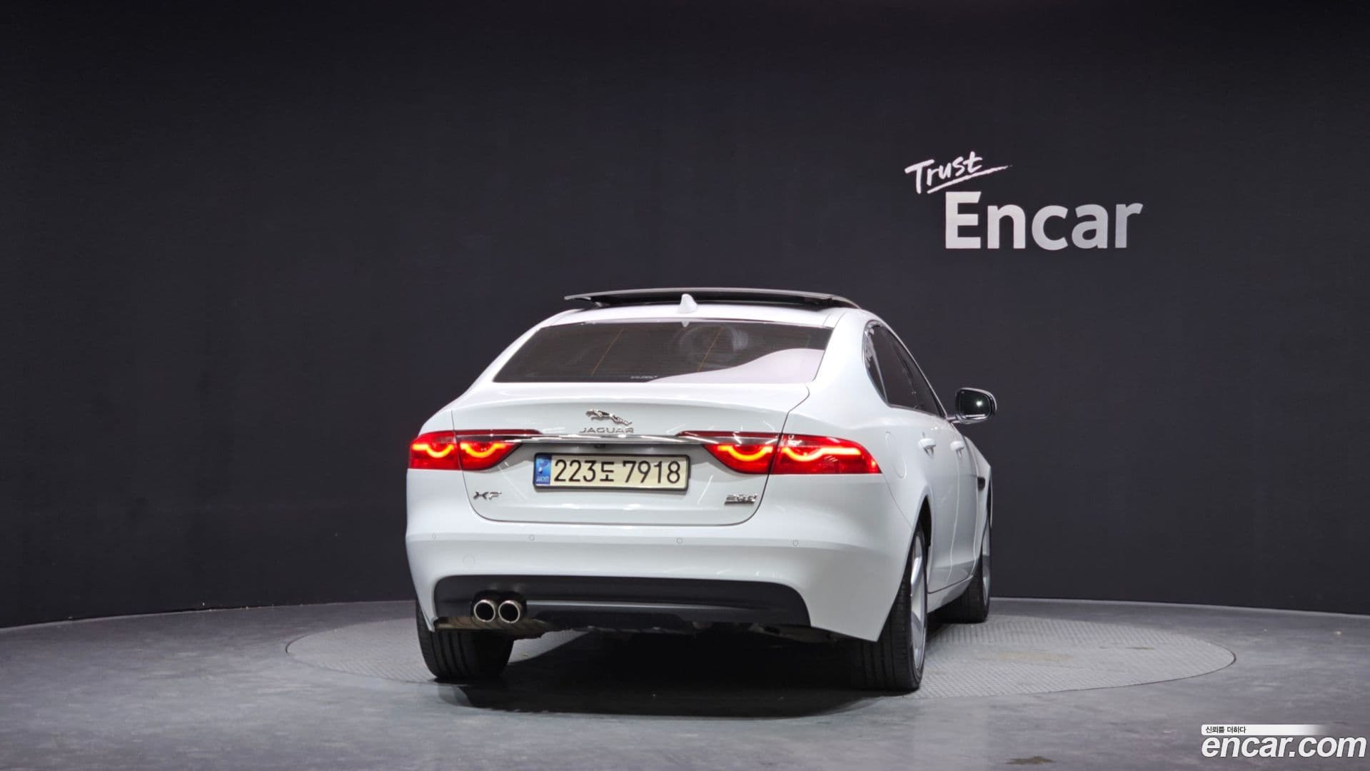 Main__Slider__Photo:XF Jaguar 2018.1-3