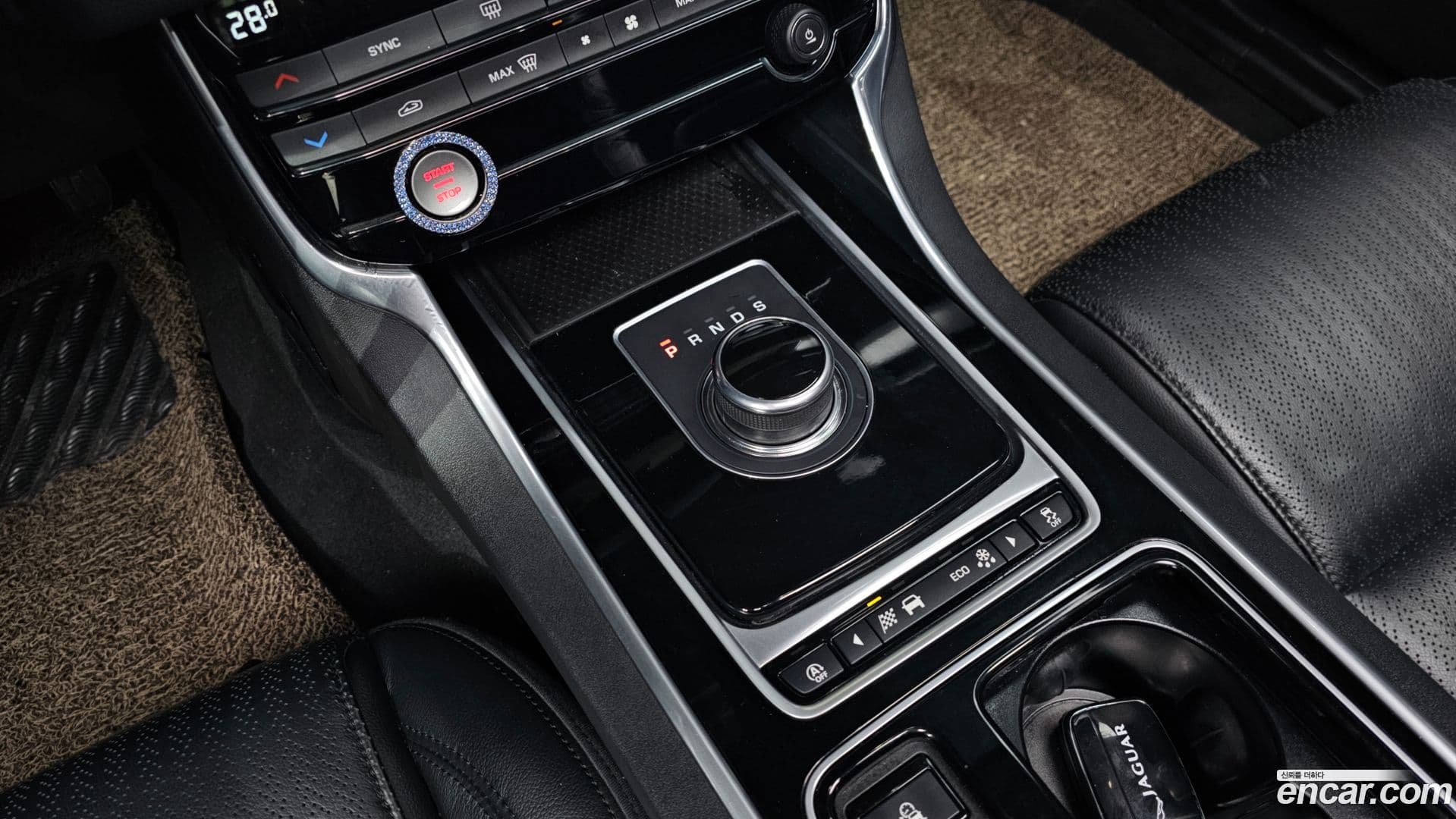 Main__Slider__Photo:XF Jaguar 2018.1-8