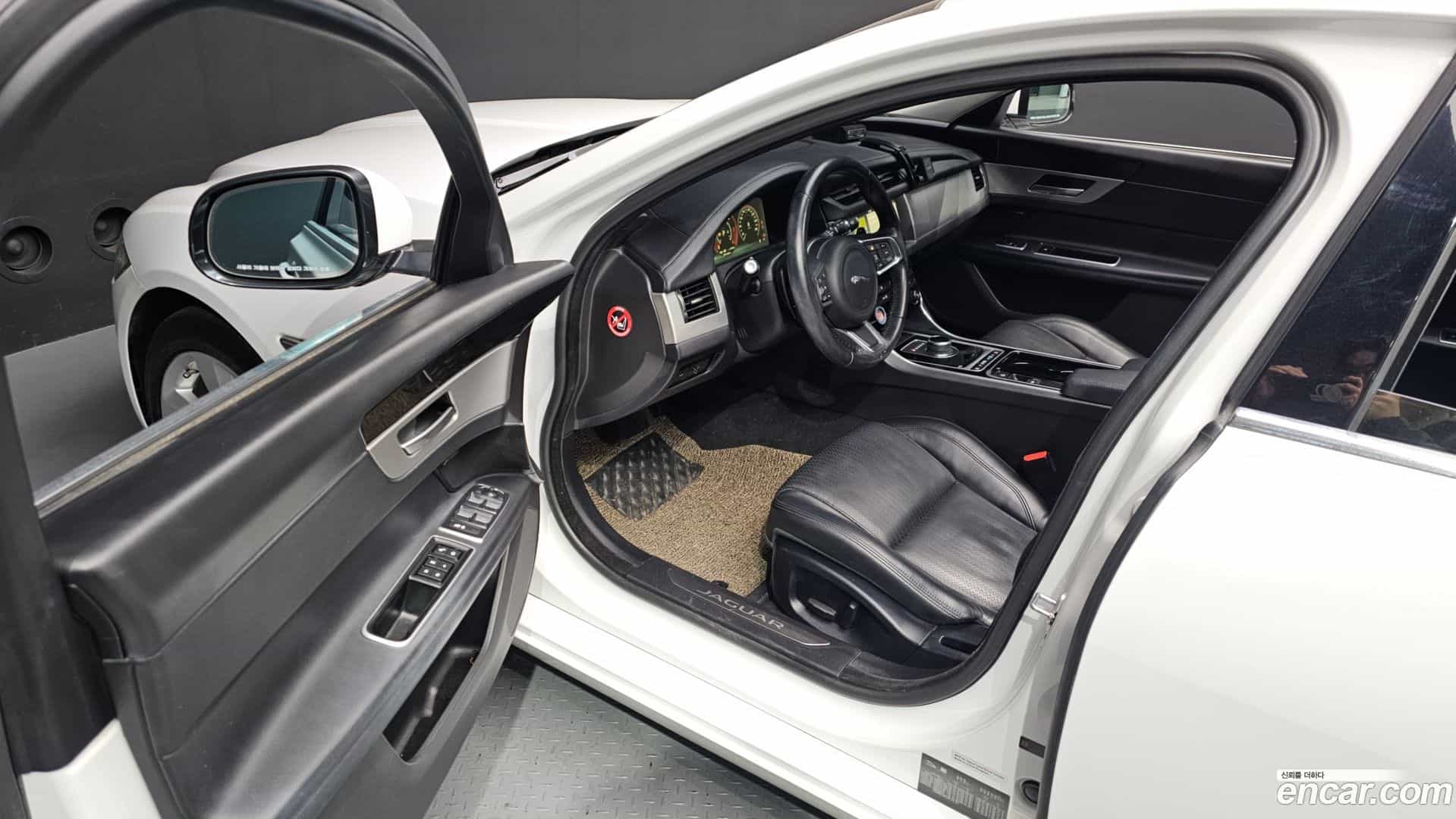 XF Jaguar 2018.1-INNER-010