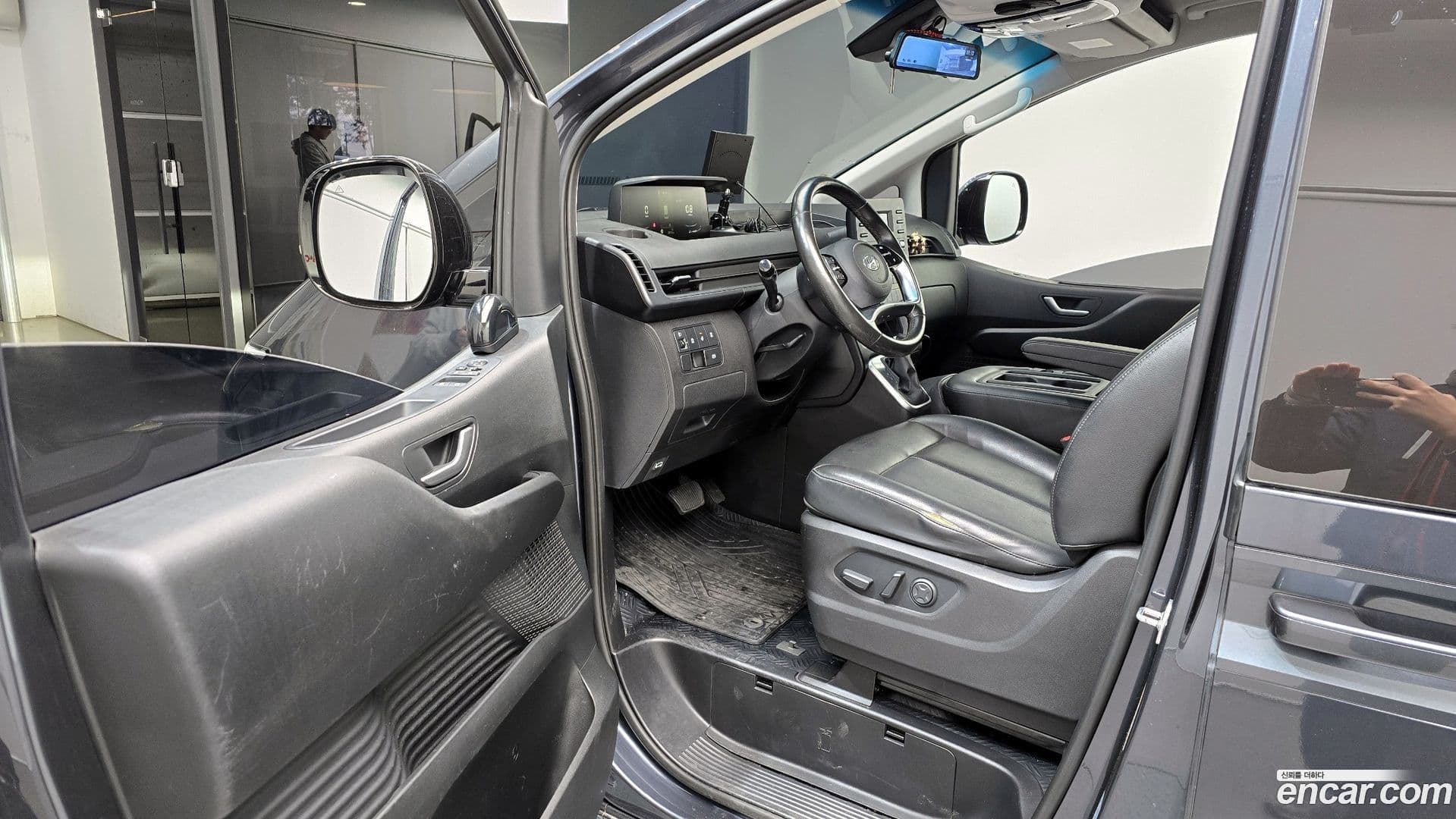 Main__Slider__Photo:Staria Hyundai 2021.4-10